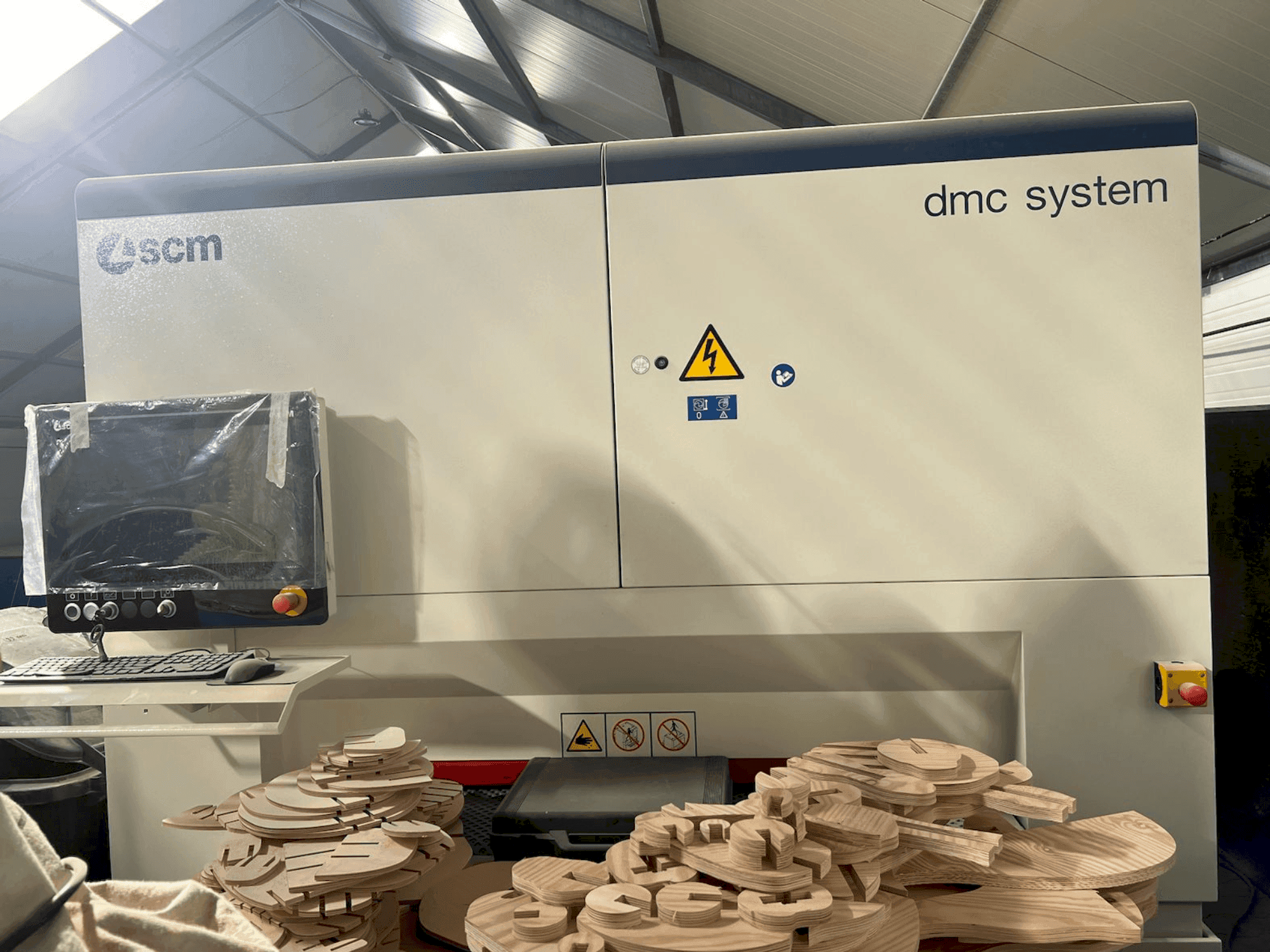 Mašīnas SCM DMC SYSTEM pretskats