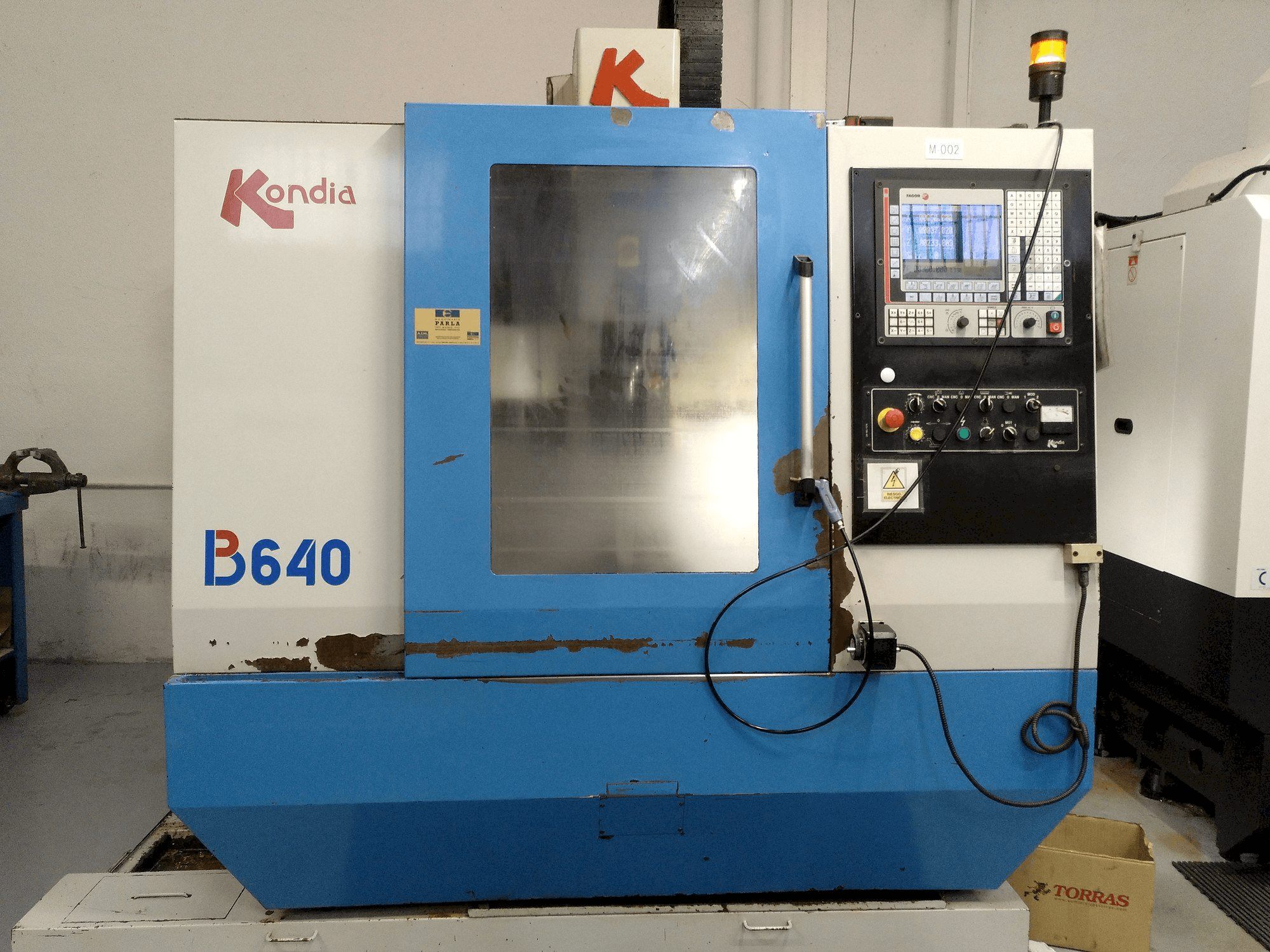 Mašīnas KONDIA B-640 pretskats
