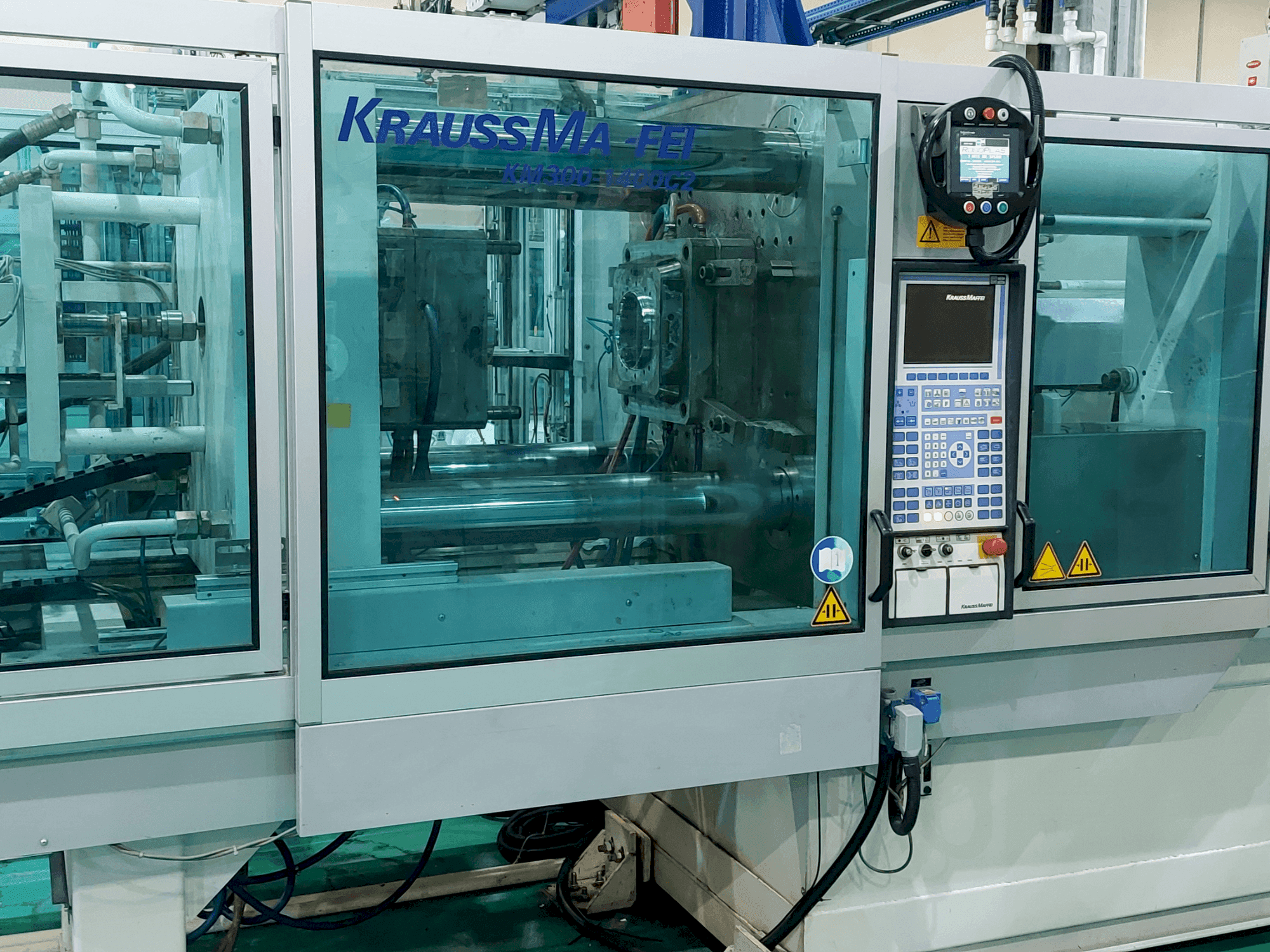 Mašīnas Krauss Maffei 300 – 1400 C2 pretskats