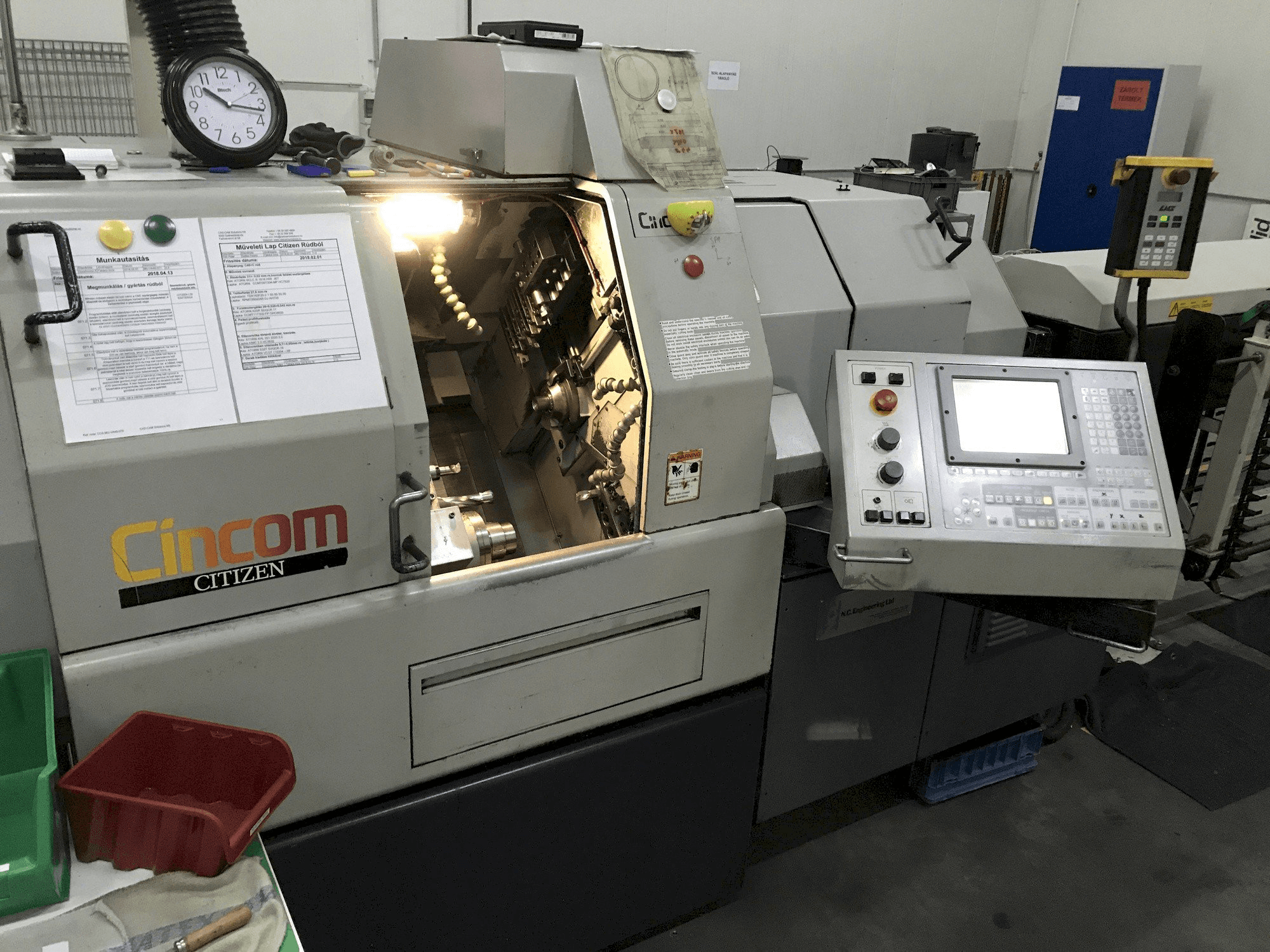 Mašīnas Citizen Cincom L32 pretskats