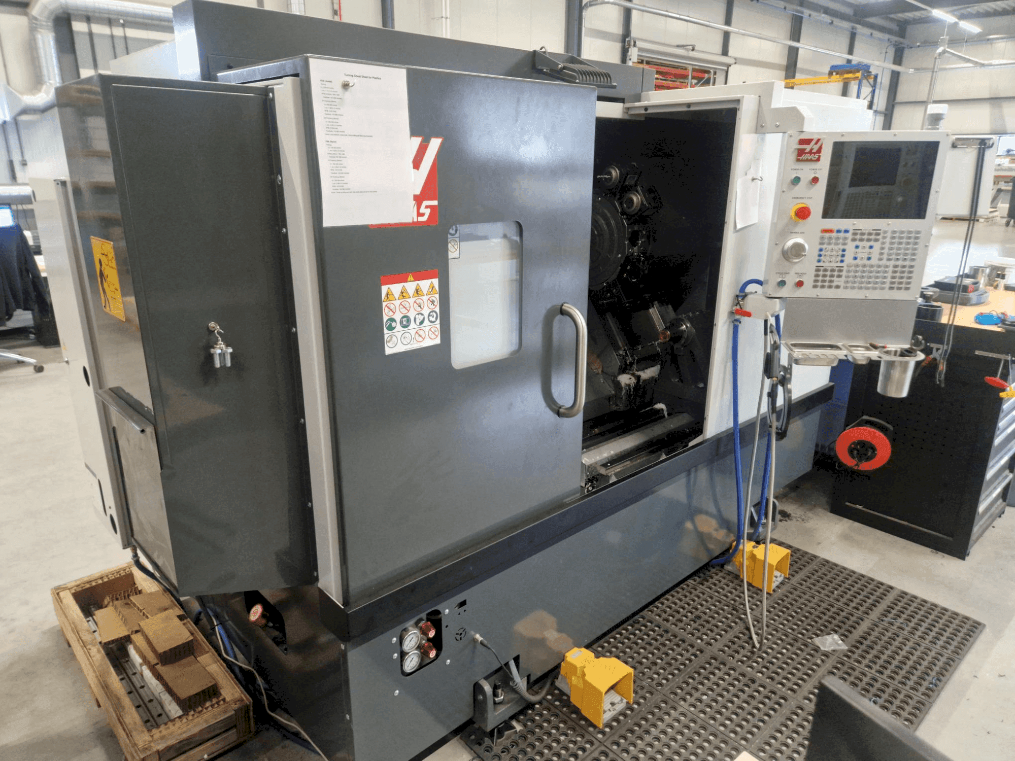 Mašīnas HAAS ST-25Y pretskats