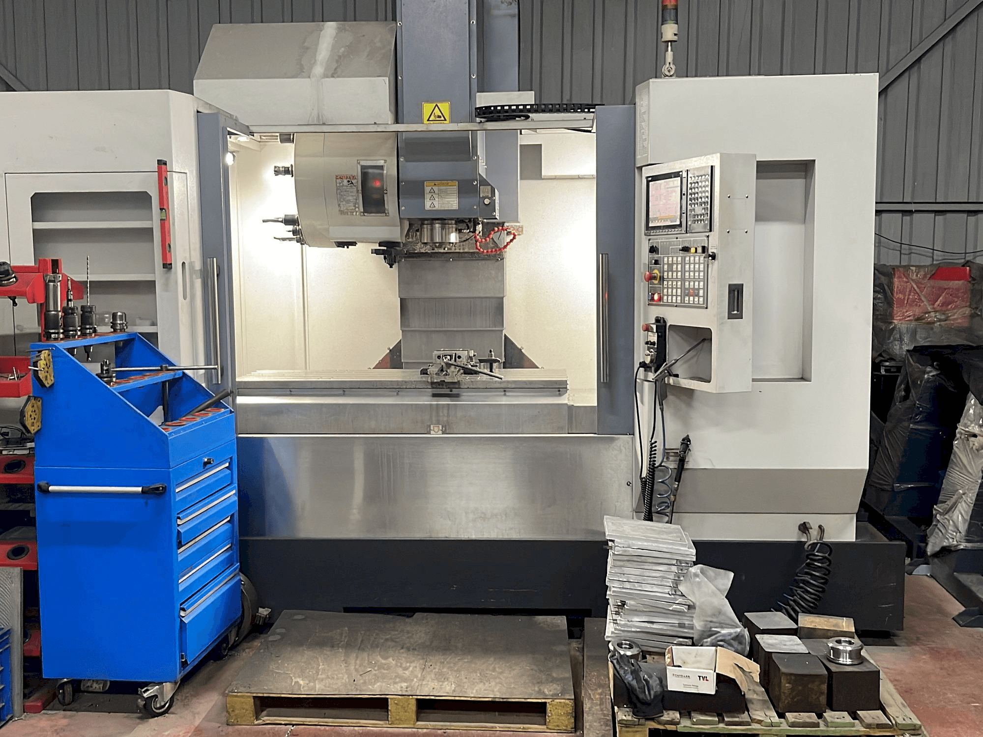 Mašīnas Akira Seiki SR2XP pretskats