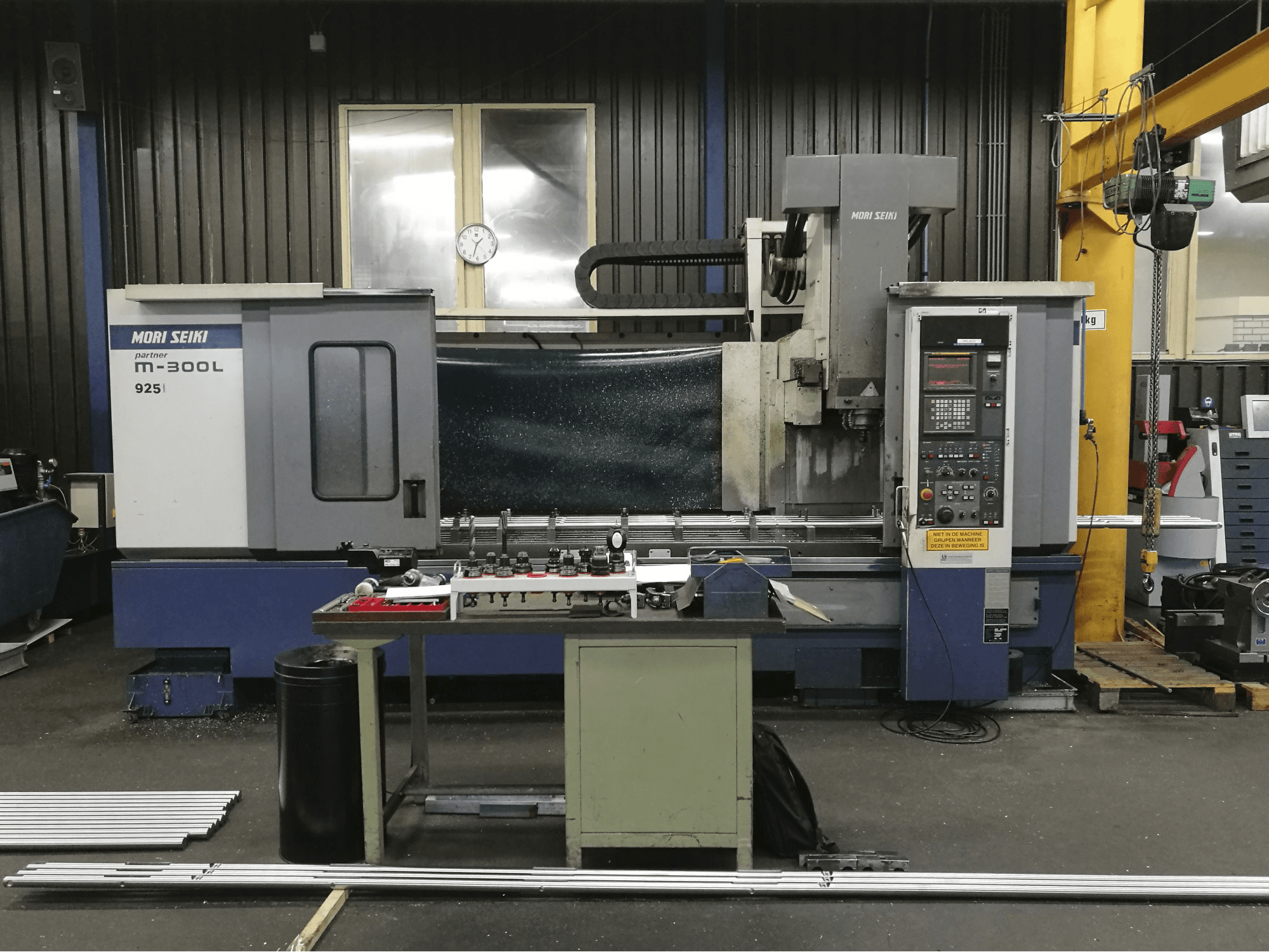 Mašīnas MORI SEIKI M-300L2 pretskats