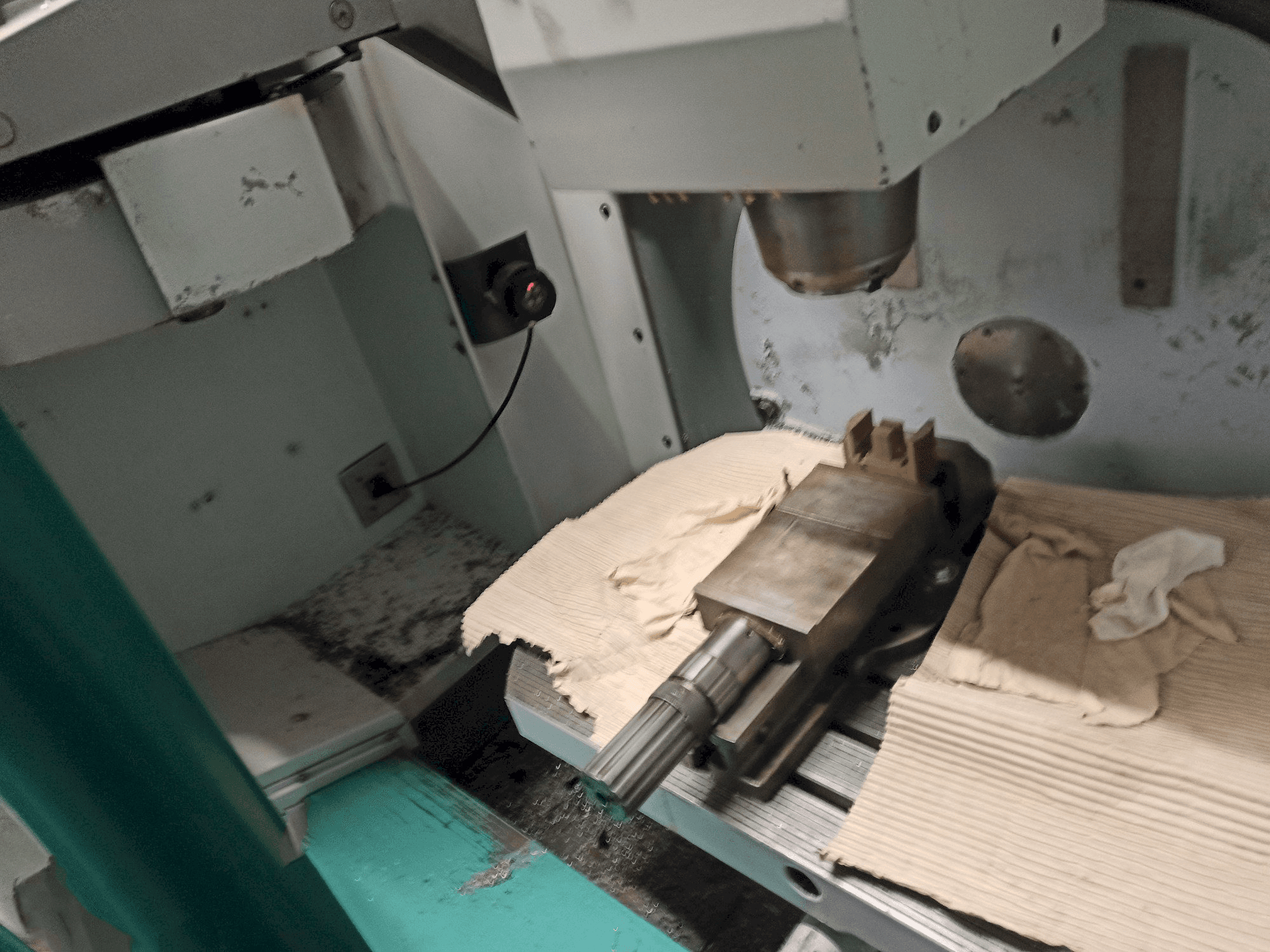 Mašīnas DECKEL MAHO DMU 50 T darba telpa