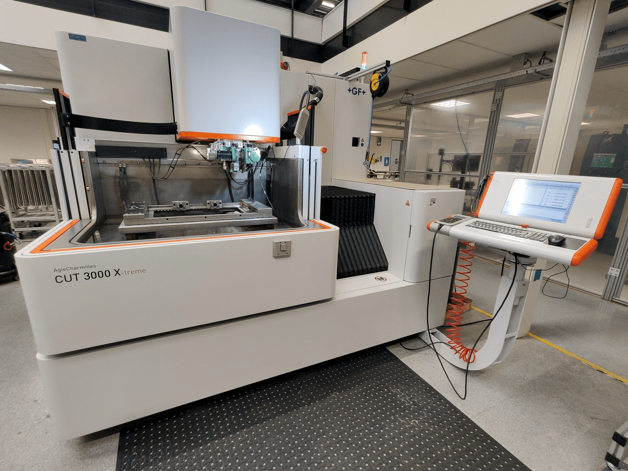 Mašīnas GF AgieCharmilles CUT 3000 X pretskats