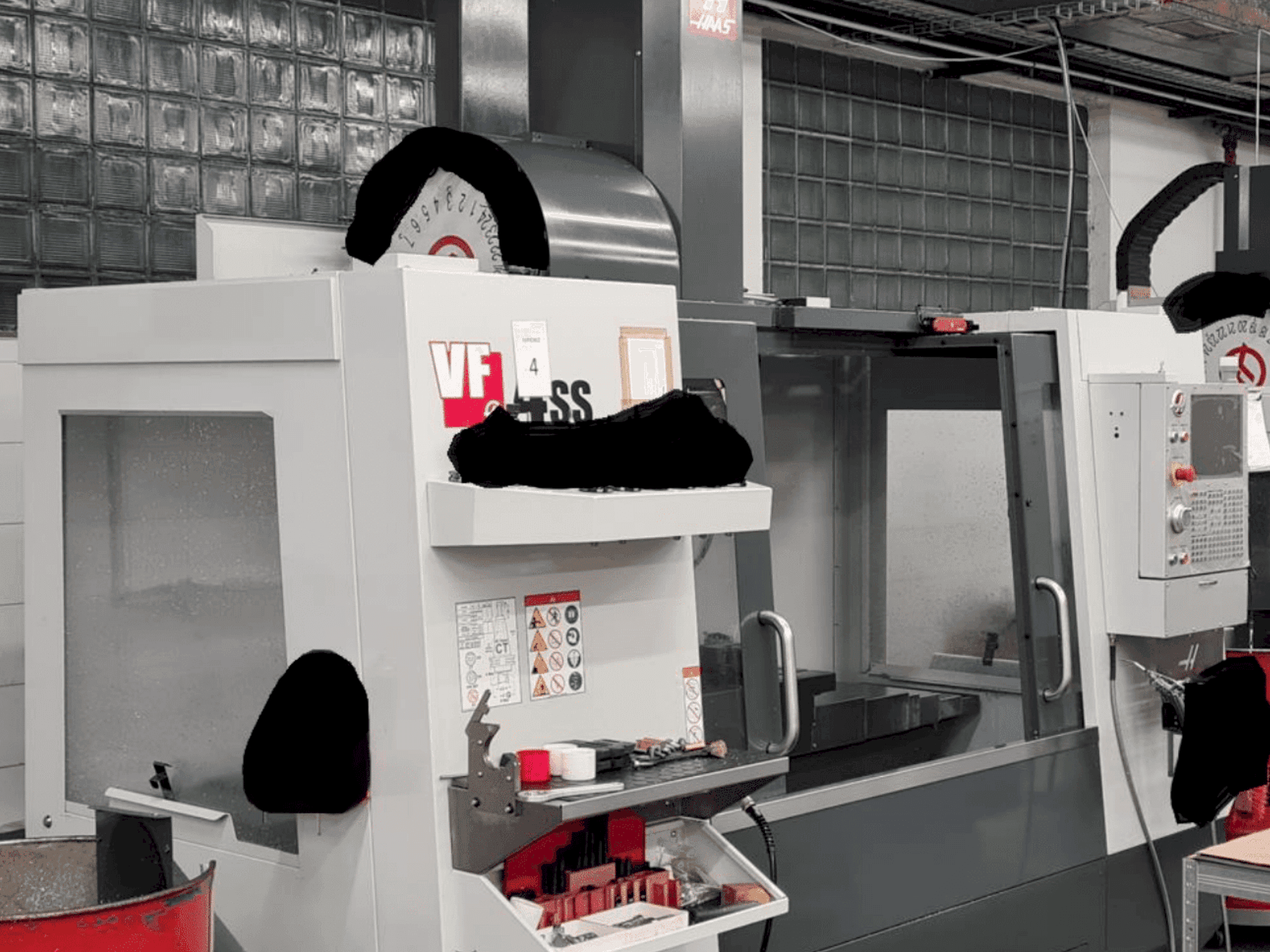 Mašīnas HAAS VF-4SS pretskats