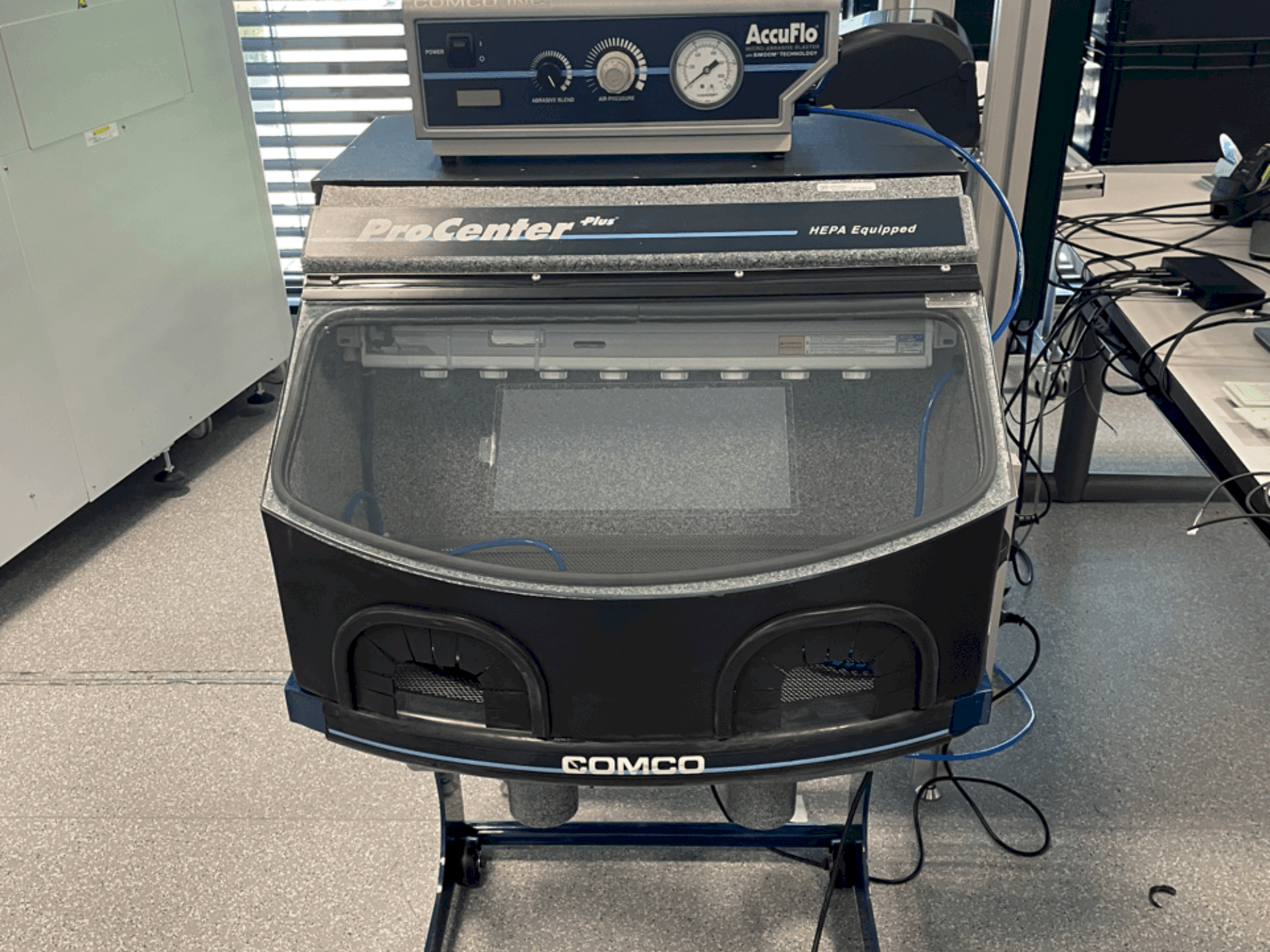 Mašīnas COMCO CTR201-2 pretskats