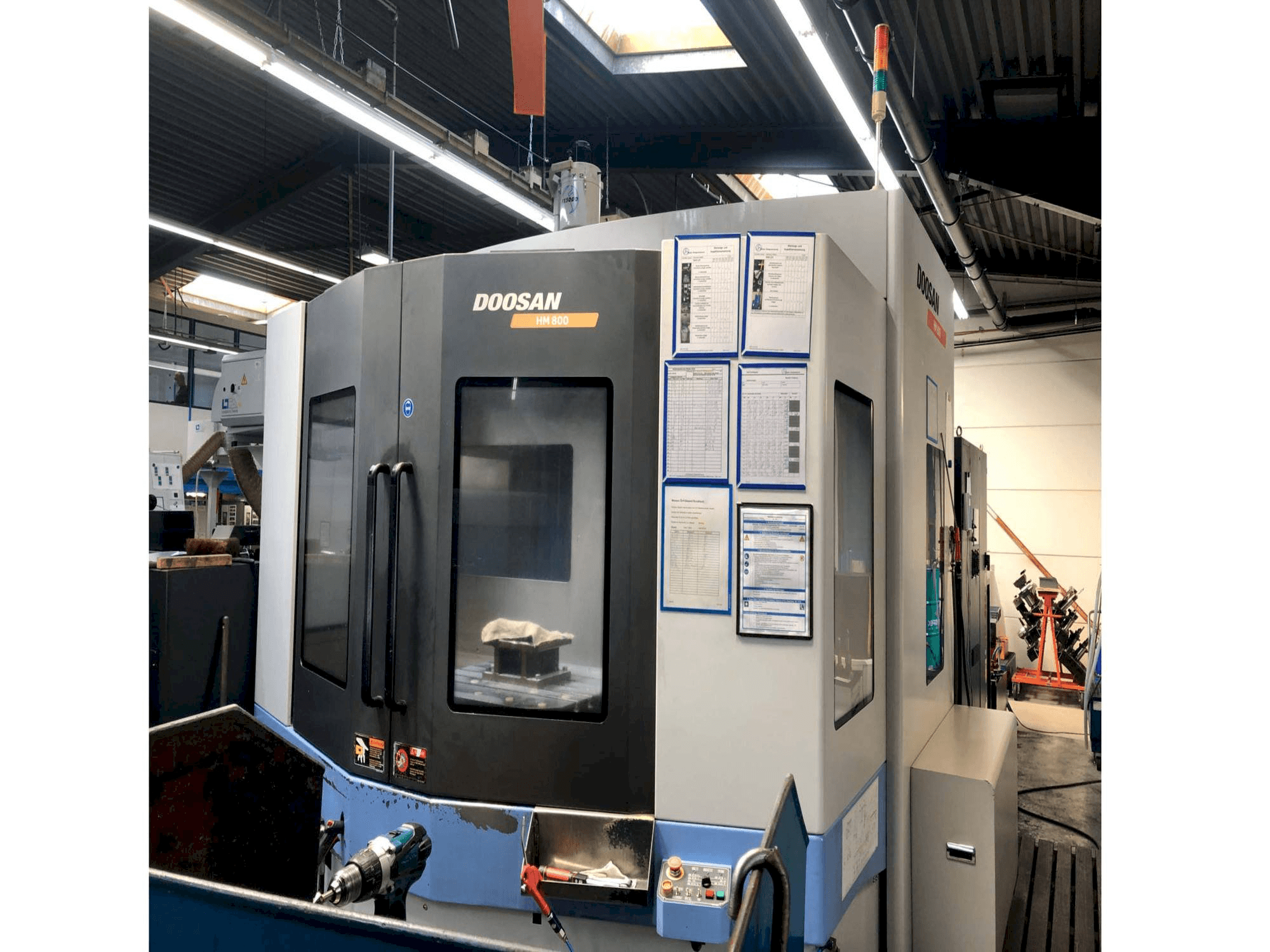 Mašīnas Doosan HM 800 pretskats