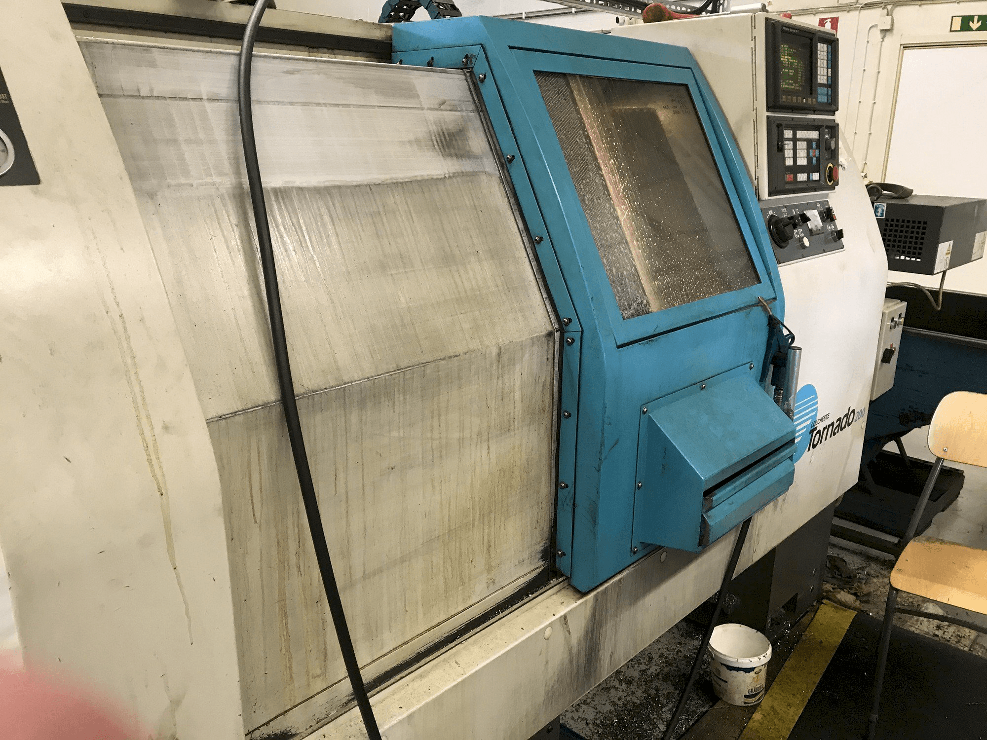 Mašīnas Colchester Tornado 200 pretskats