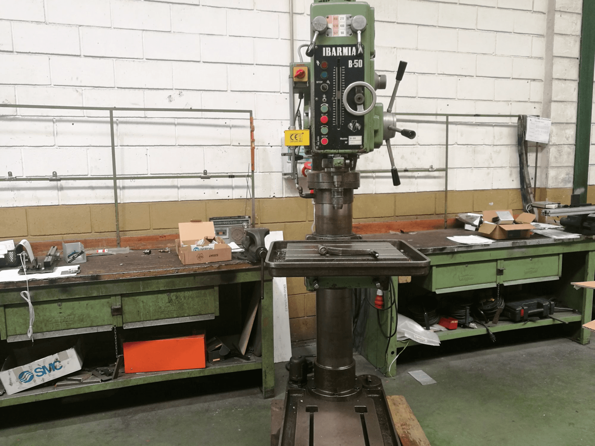 Mašīnas IBARMIA B-50 pretskats