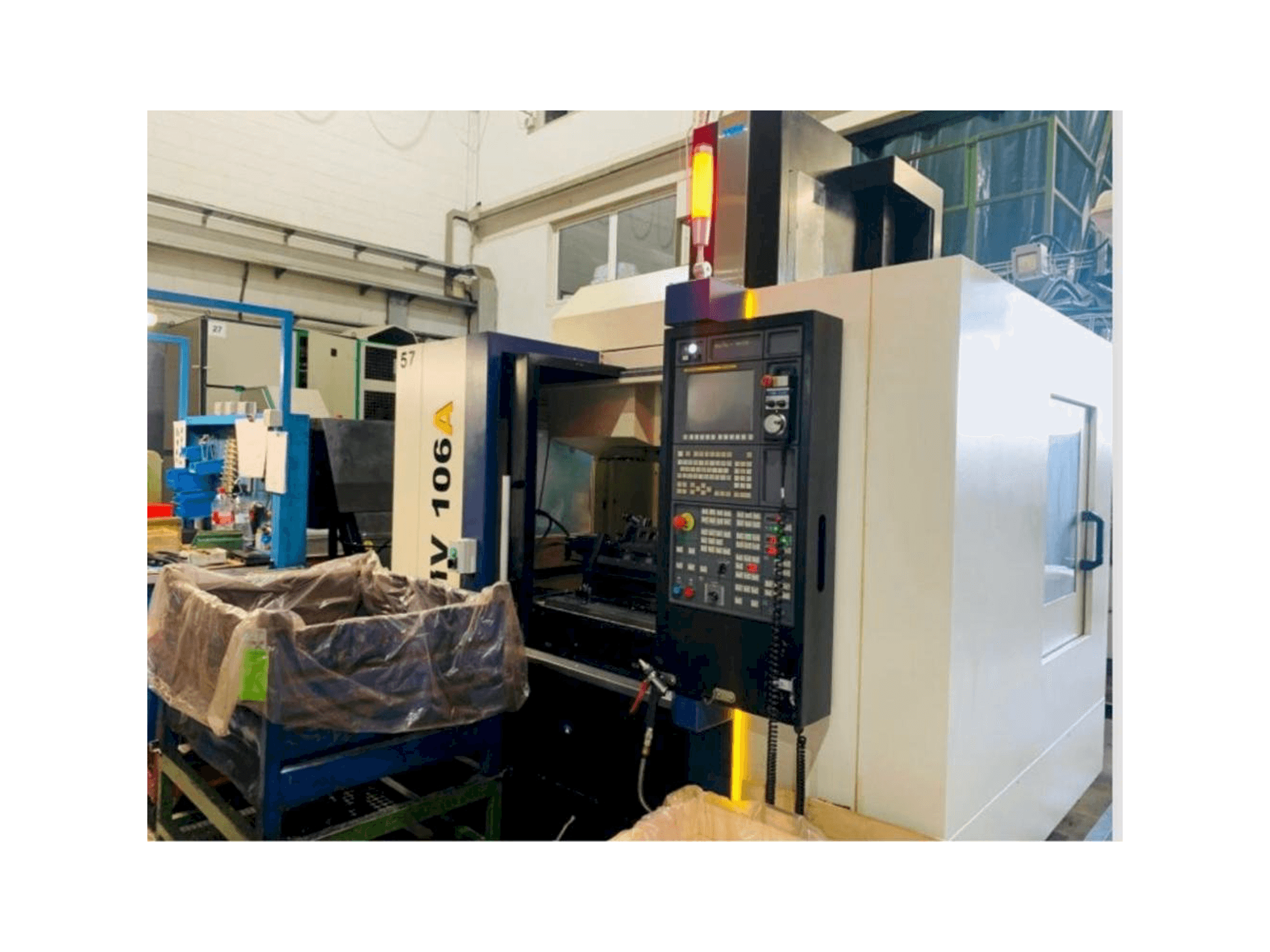 Mašīnas YCM NMV106A pretskats