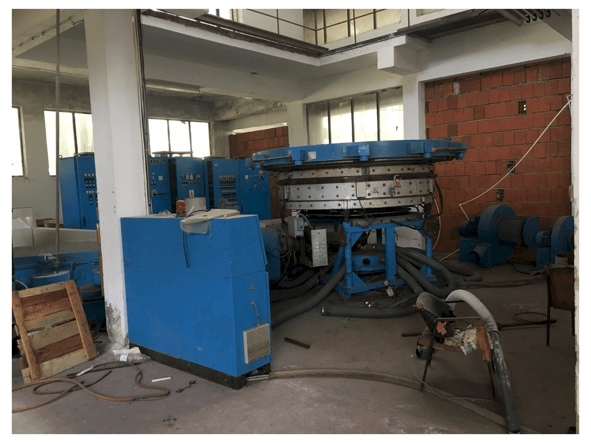 Mašīnas BANDERA Blow Film Extruder pretskats