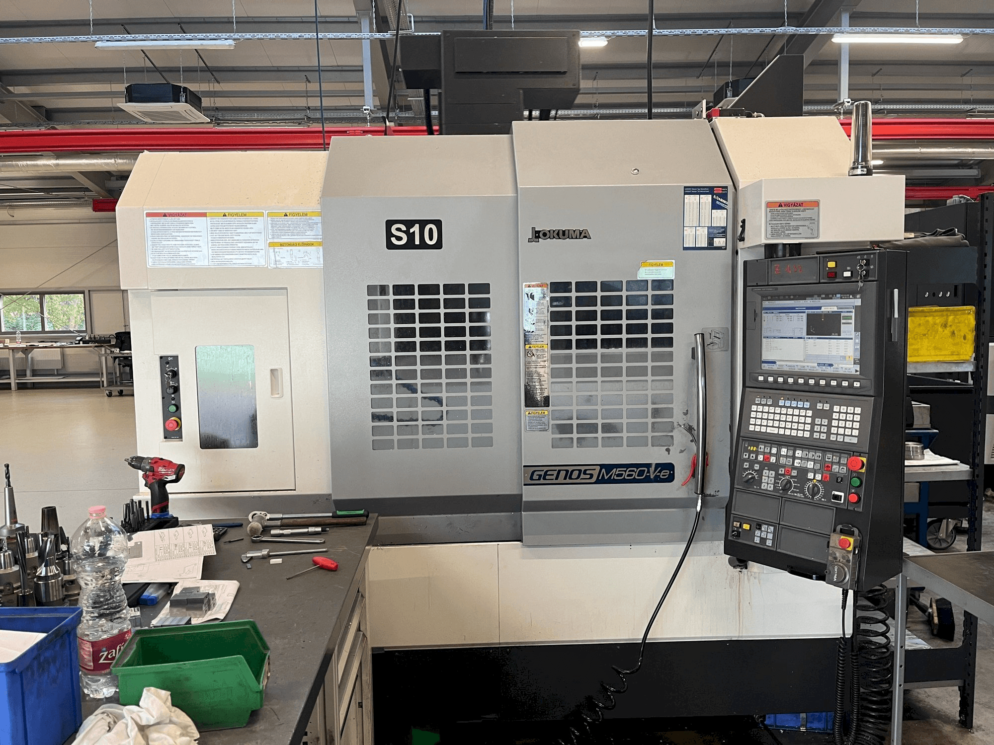Mašīnas Okuma GENOS M560R pretskats