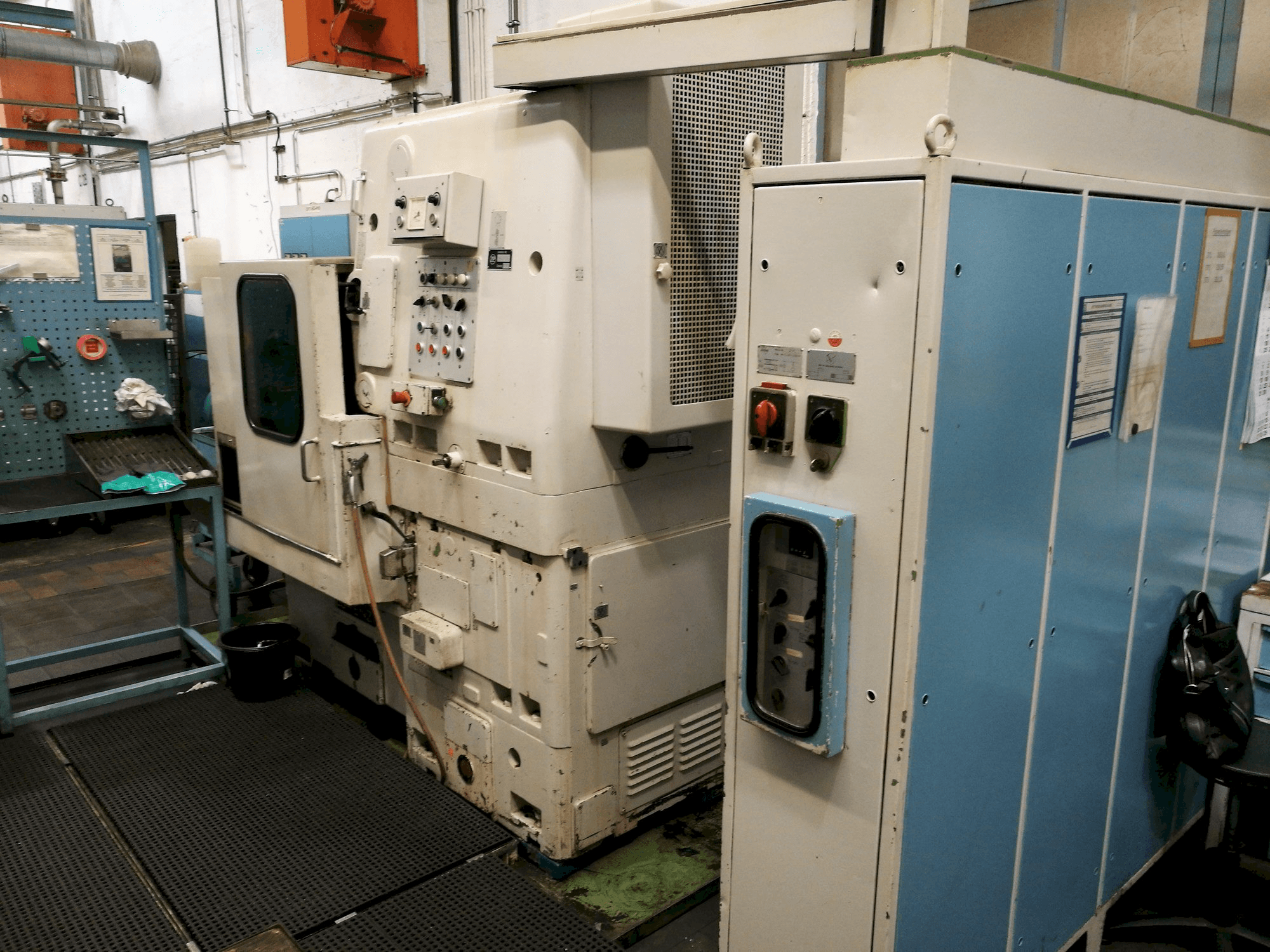 Mašīnas LORENZ LS400 pretskats
