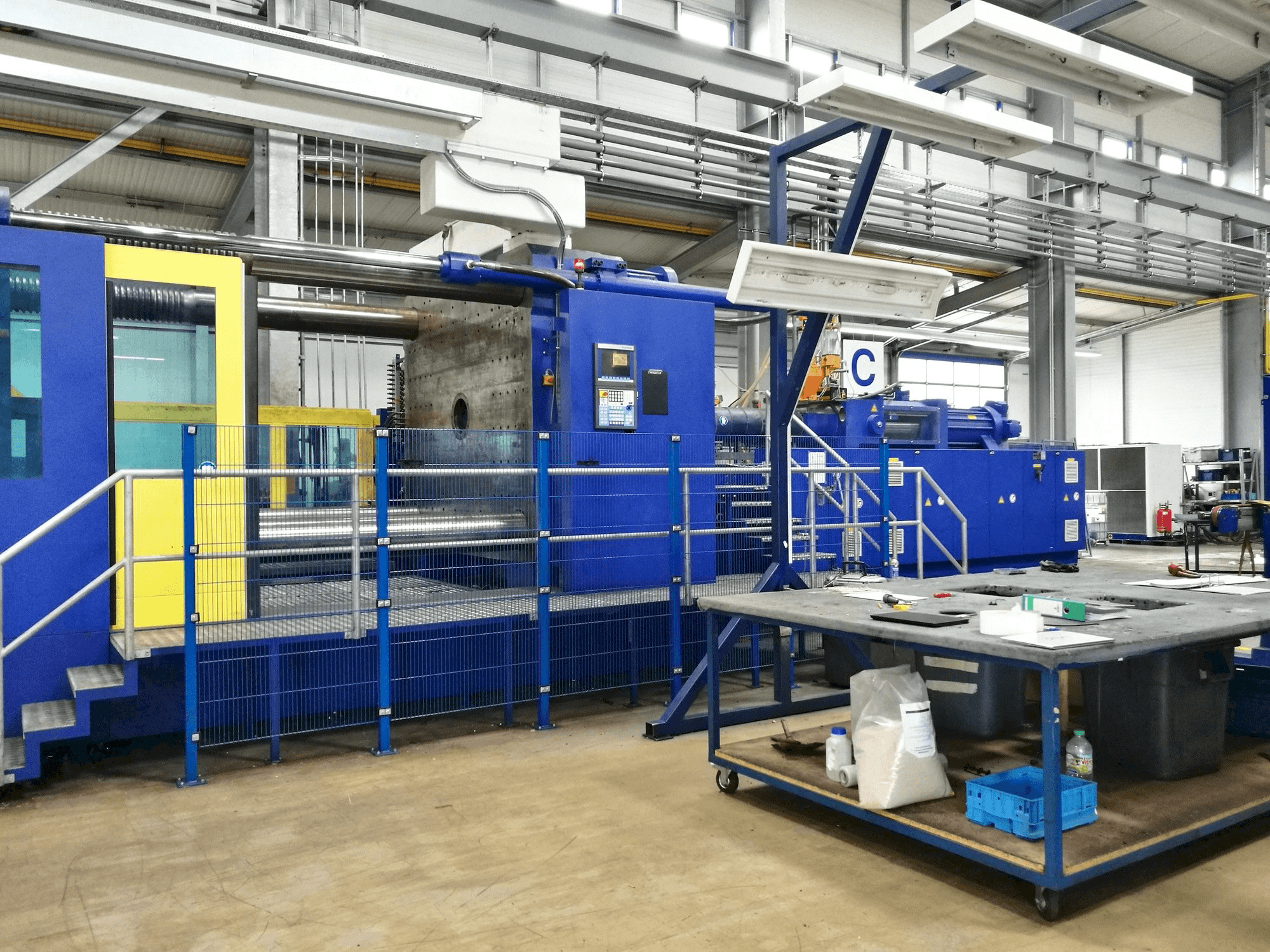 Mašīnas Krauss Maffei 2300-12000 MX pretskats