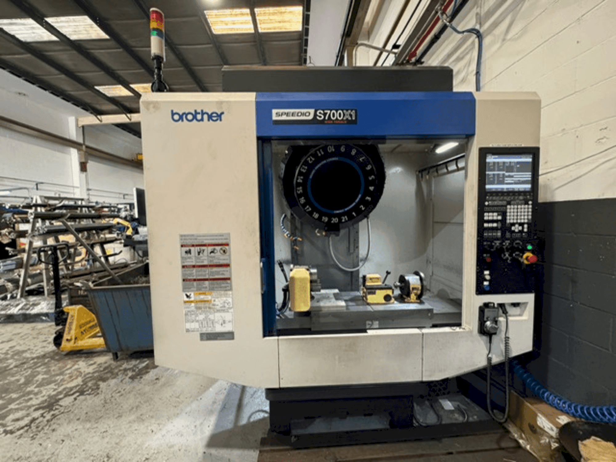 Mašīnas Brother Speedio S700X1 pretskats