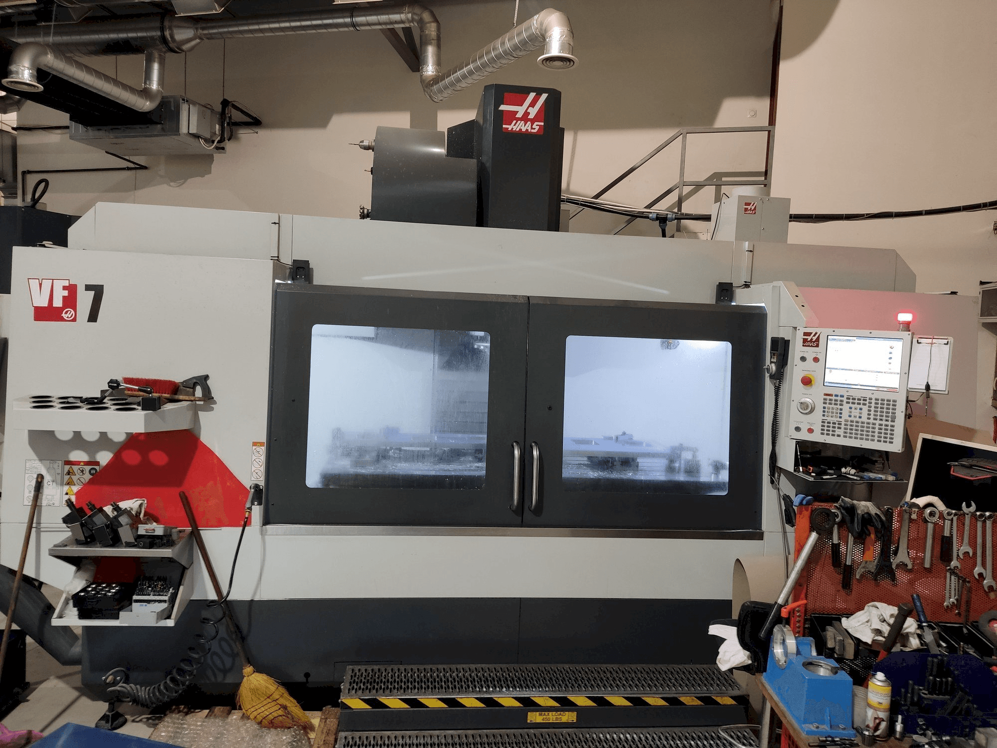 Mašīnas HAAS VF-7 pretskats