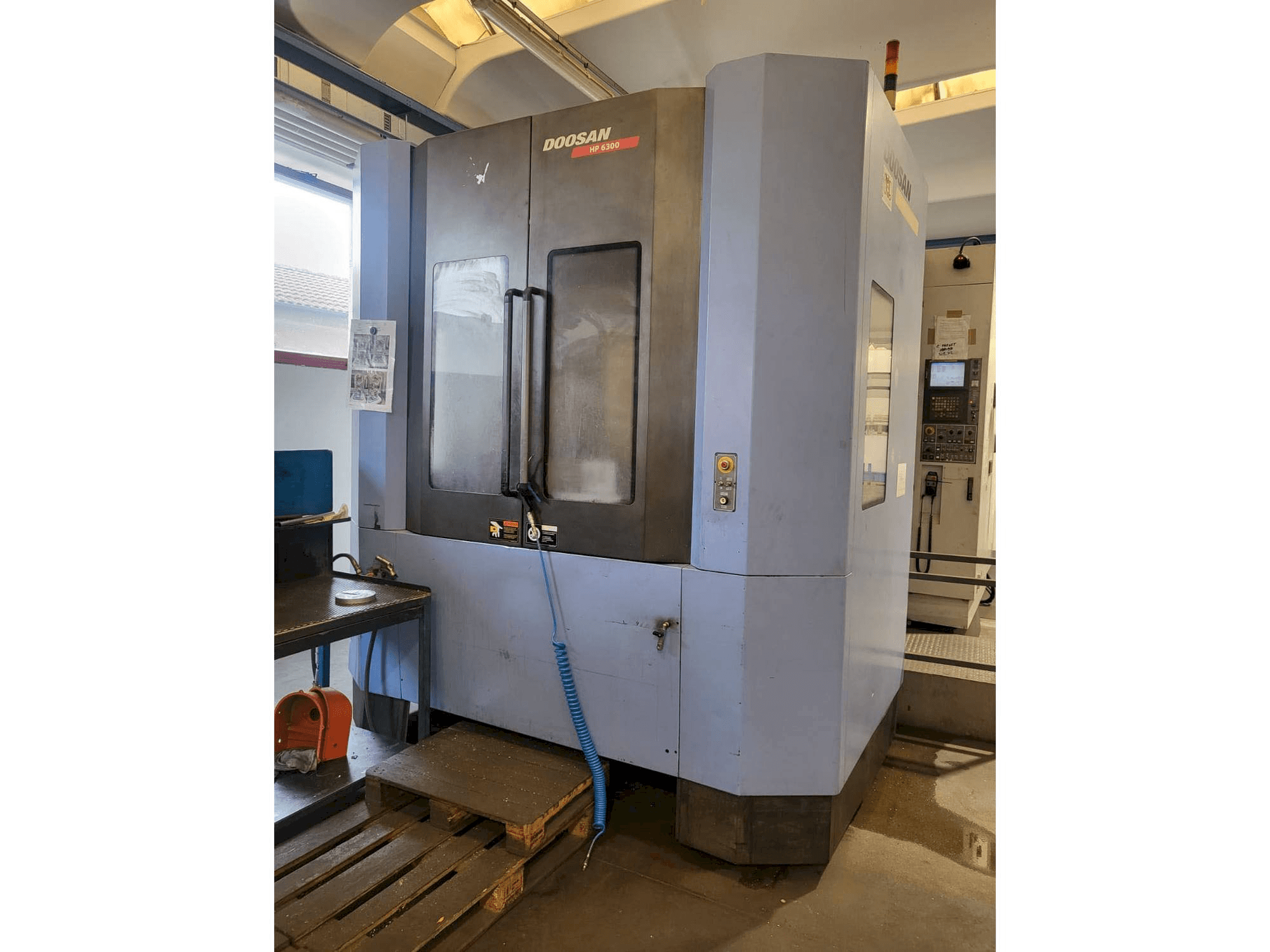 Mašīnas Doosan HP 6300 pretskats