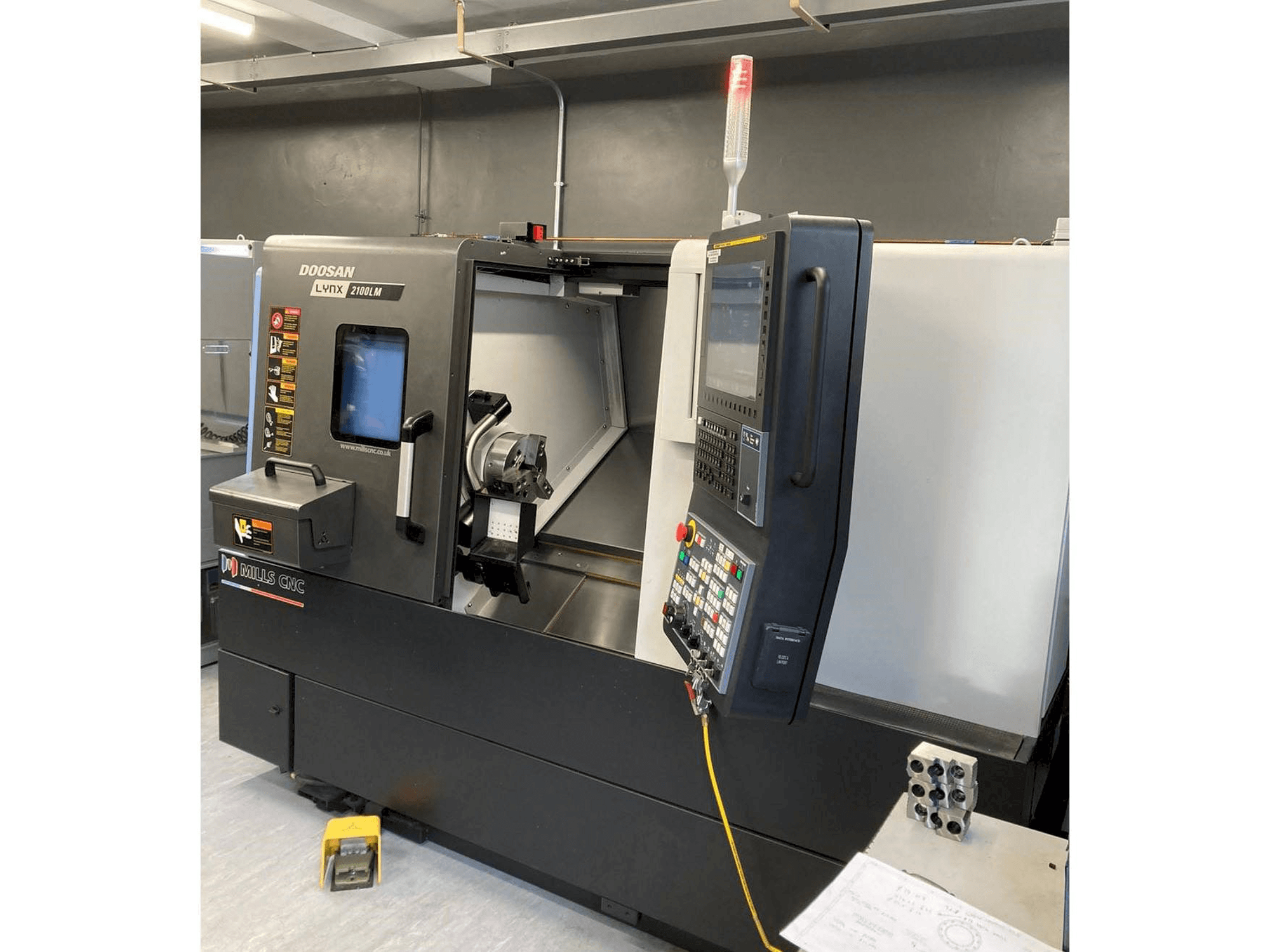 Mašīnas Doosan Lynx 2100 LMB pretskats