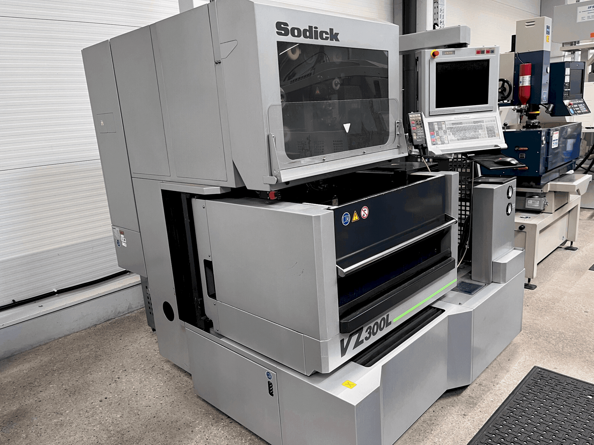 Mašīnas Sodick VZ 300L kreisās malas skats