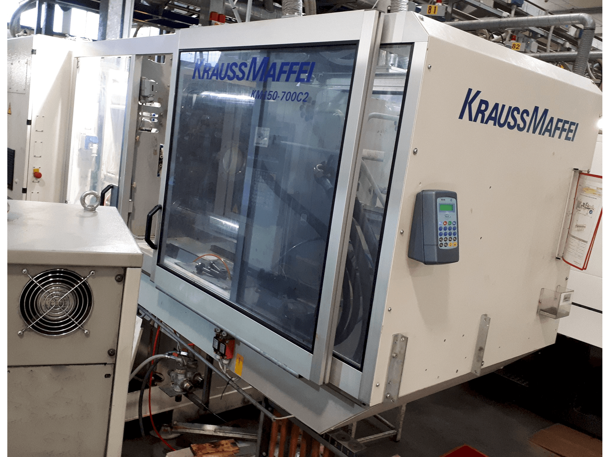 Mašīnas Krauss Maffei skats C2 150-700 no labās puses