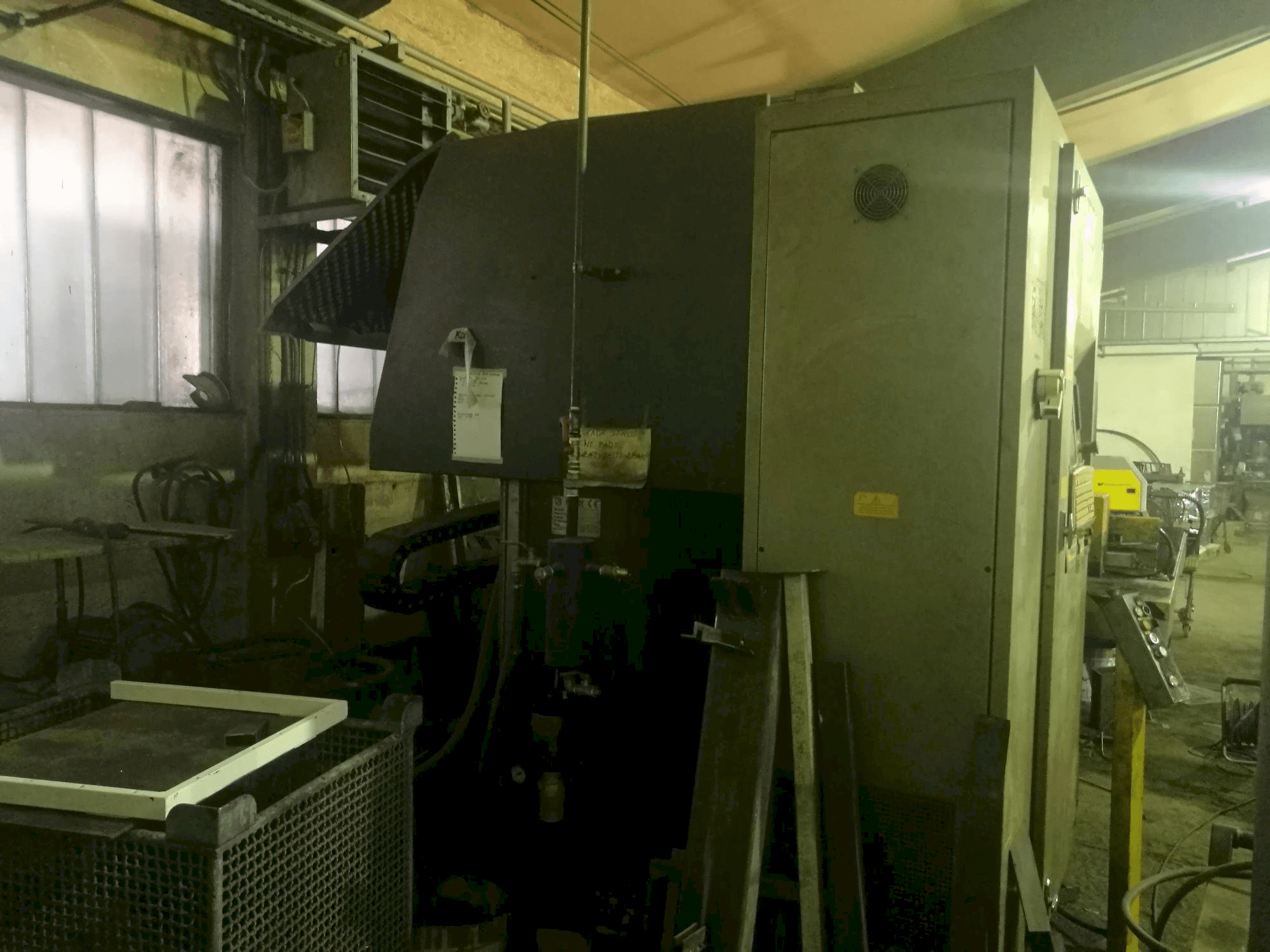 Mašīnas Rainer 1000R kreisās malas skats