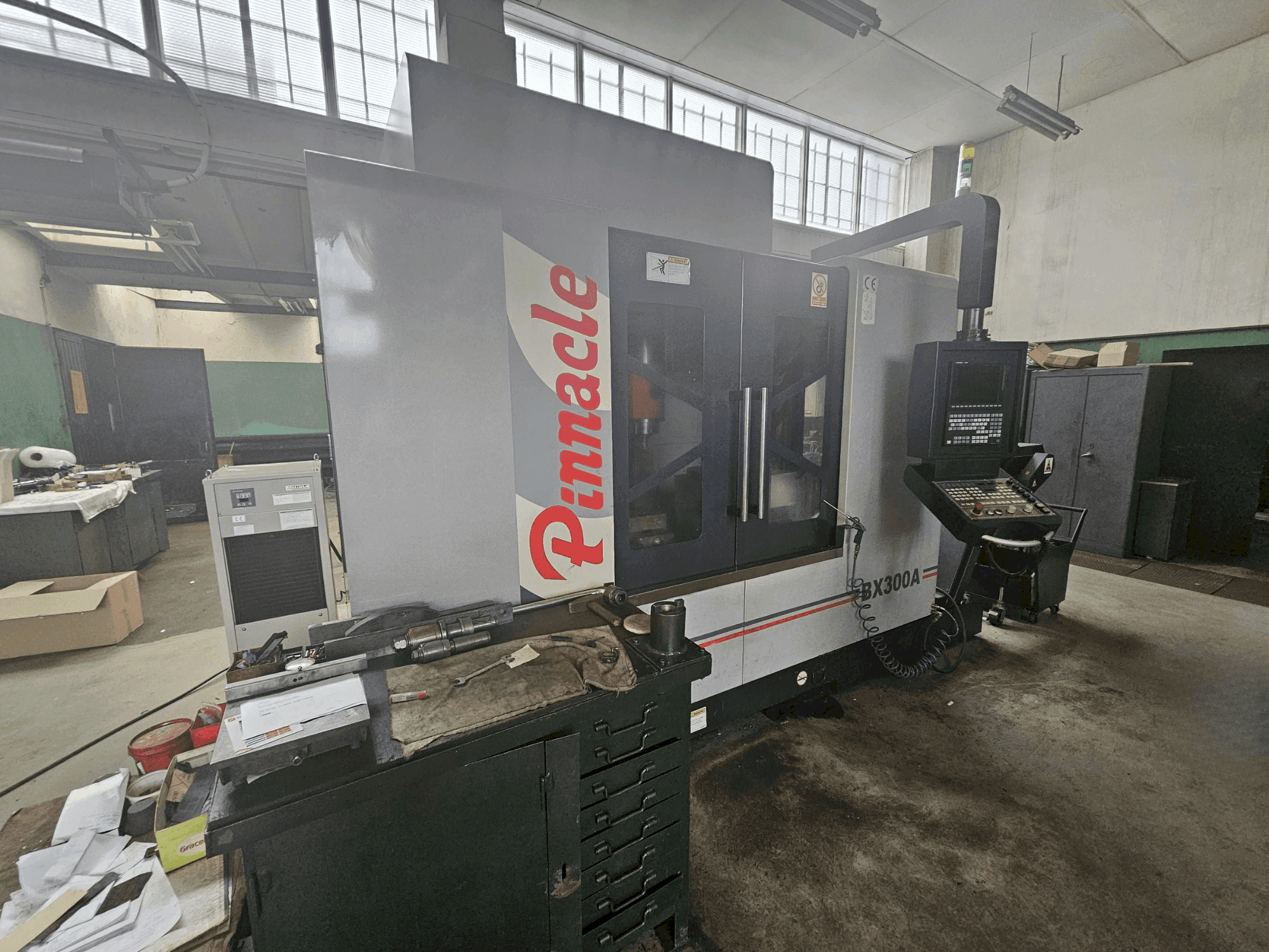 Mašīnas Pinnacle BX300A pretskats