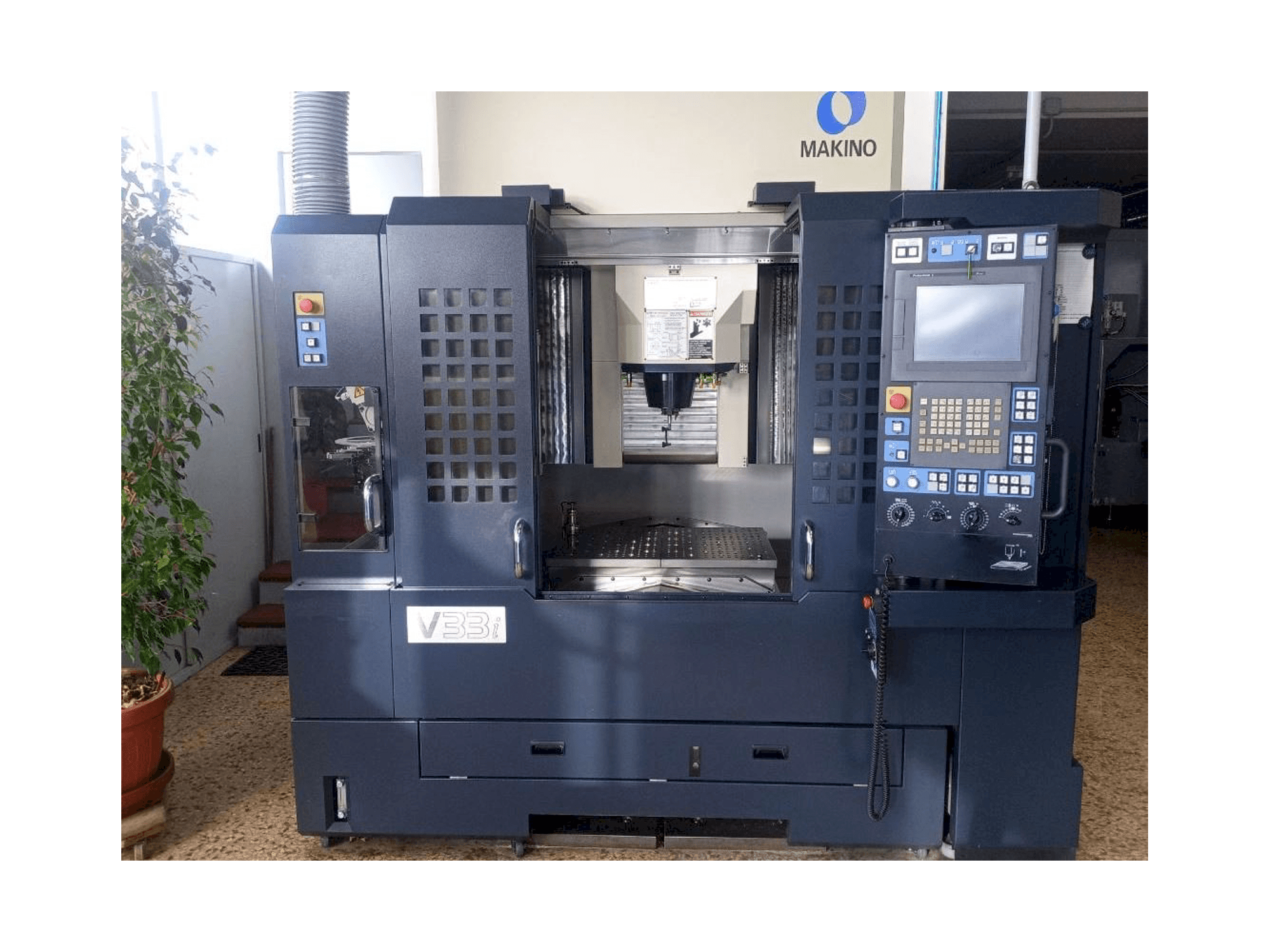 Mašīnas Makino V33i A15F pretskats