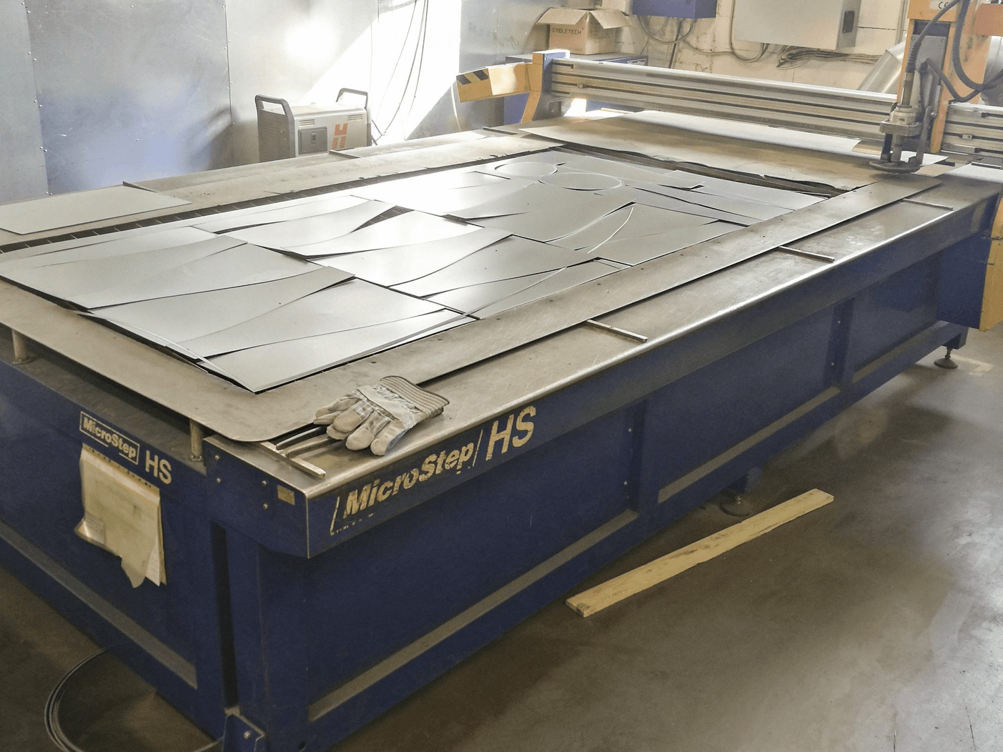 Mašīnas MicroStep HS 3001.15 P skats no labās puses