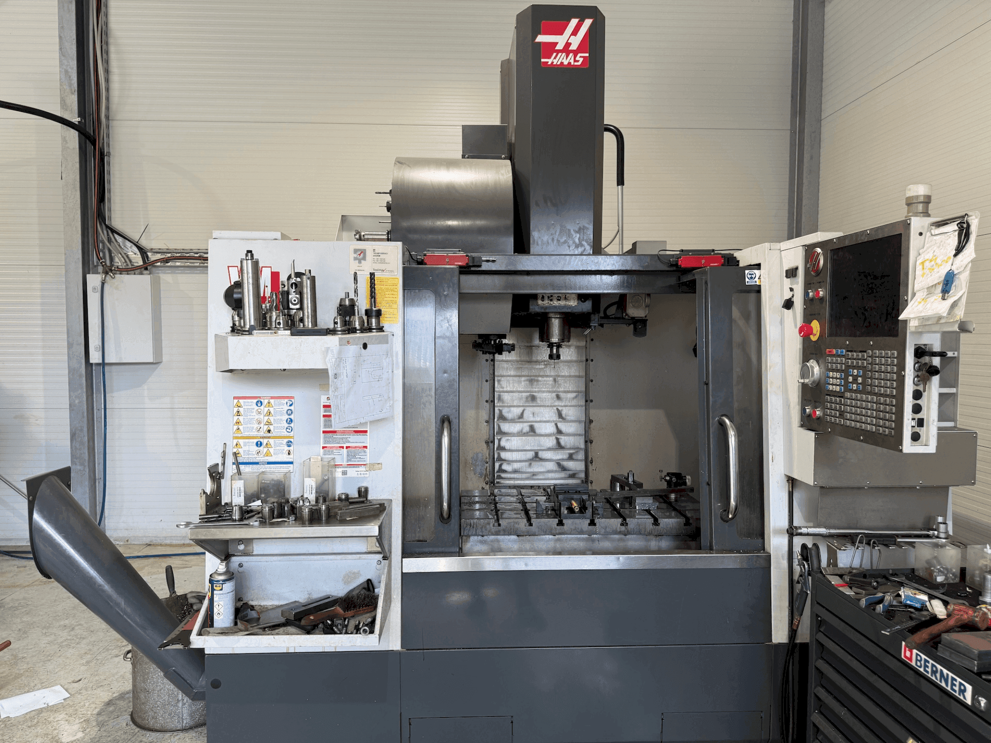 Mašīnas HAAS VM-2 pretskats