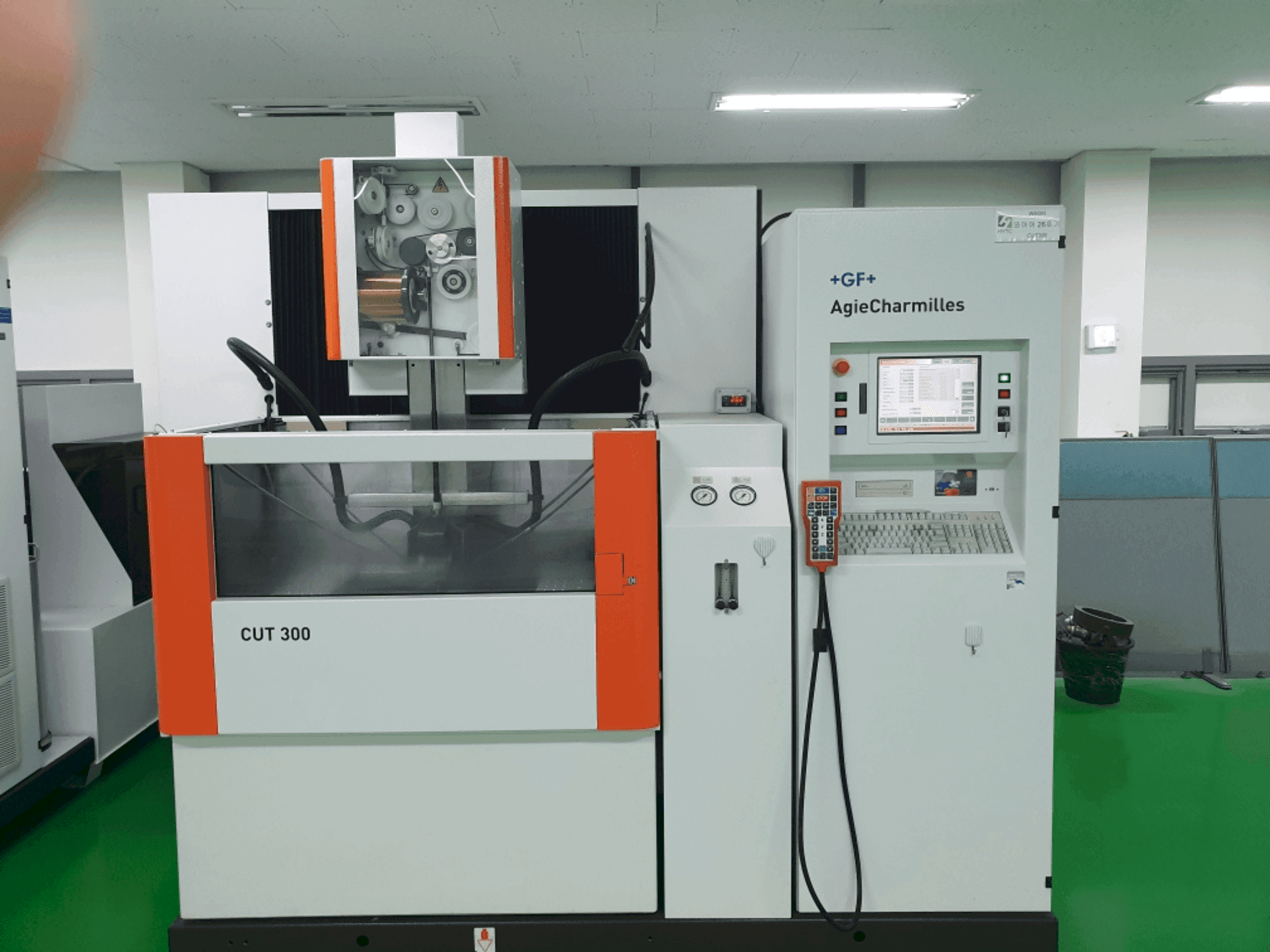 Mašīnas AGIE CUT 300 pretskats