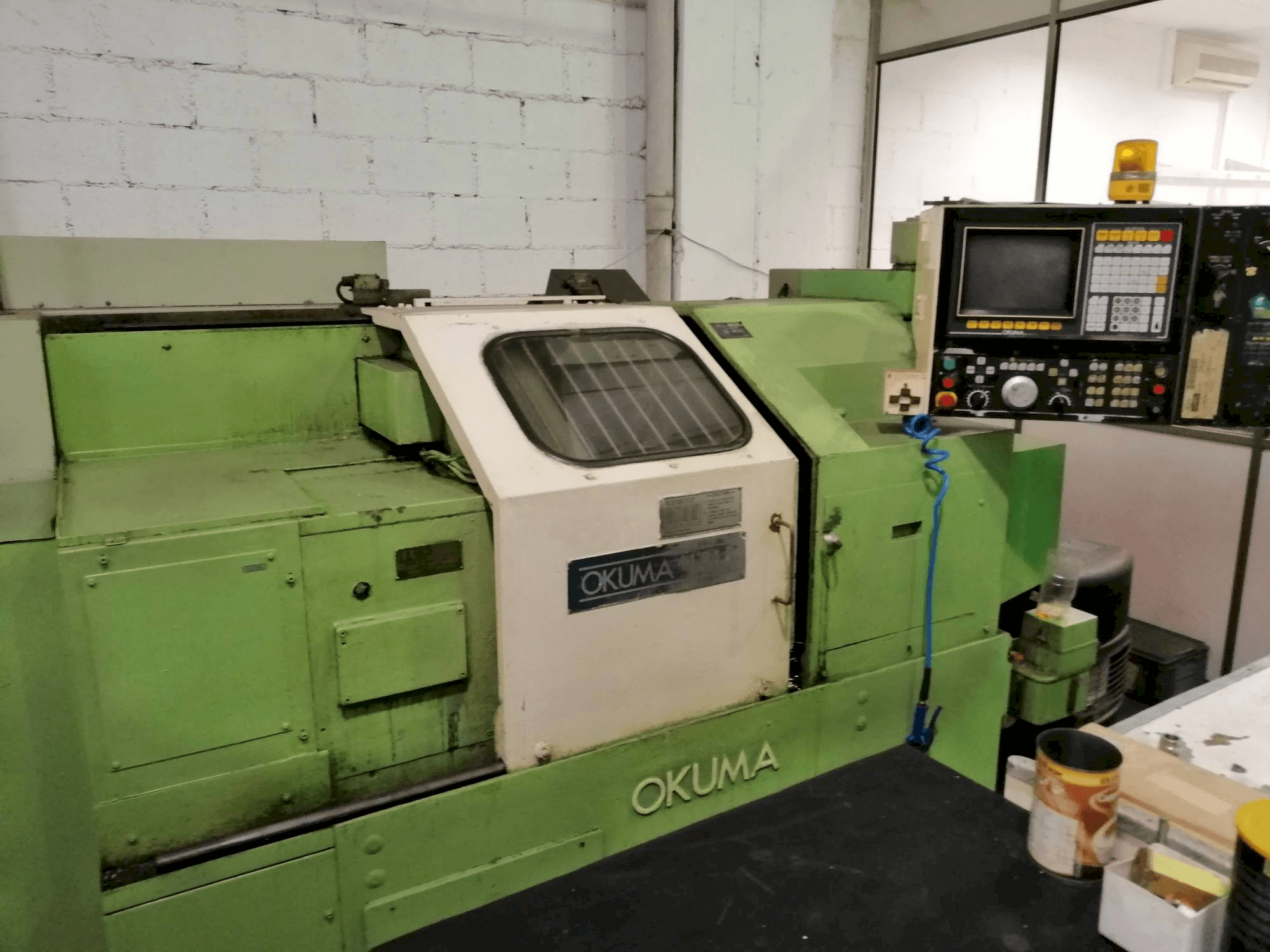 Mašīnas Okuma LB15 pretskats