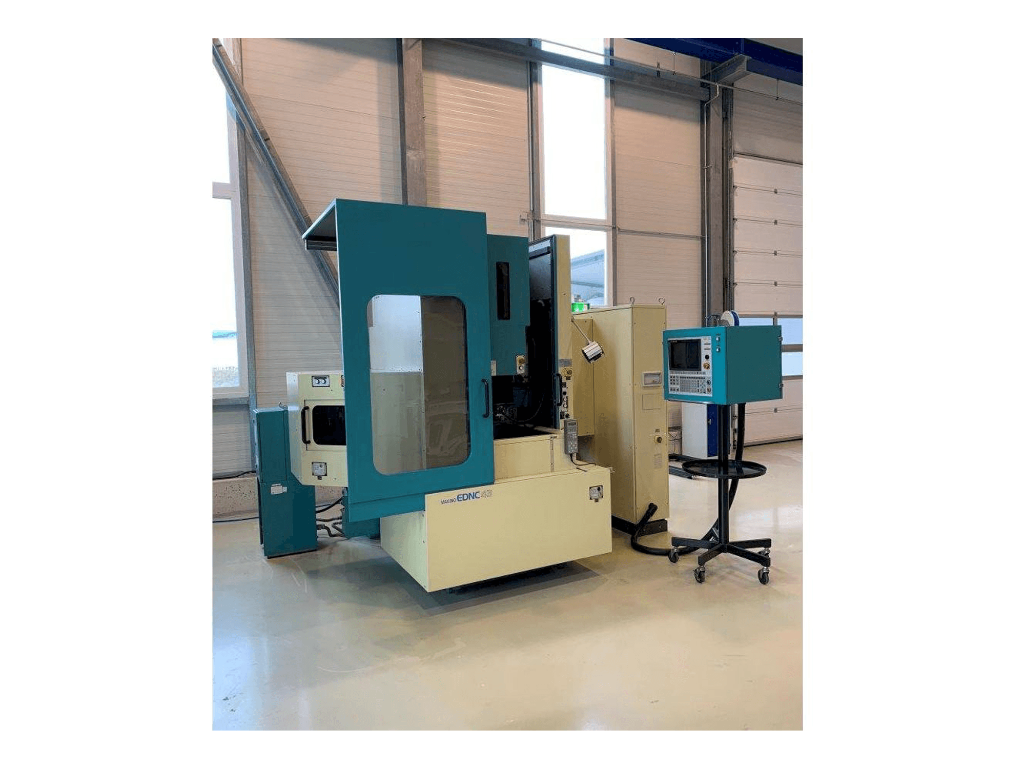 Mašīnas Makino EDNC43 pretskats