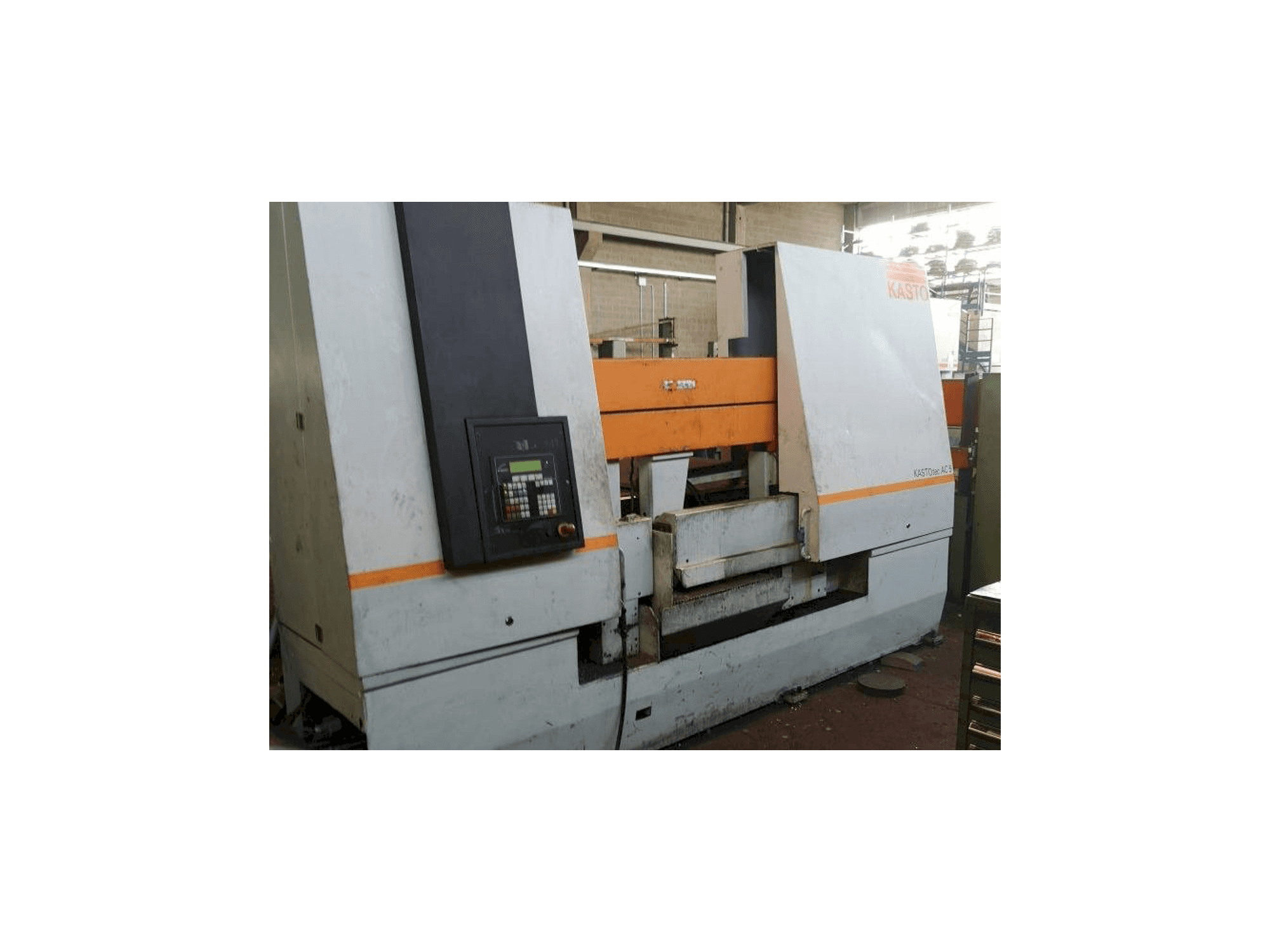 Mašīnas KASTO AC5 kreisās malas skats