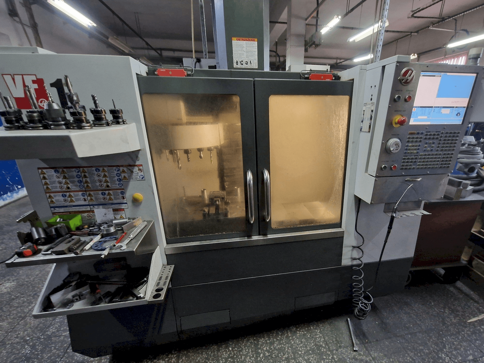 Mašīnas HAAS VF-1 pretskats