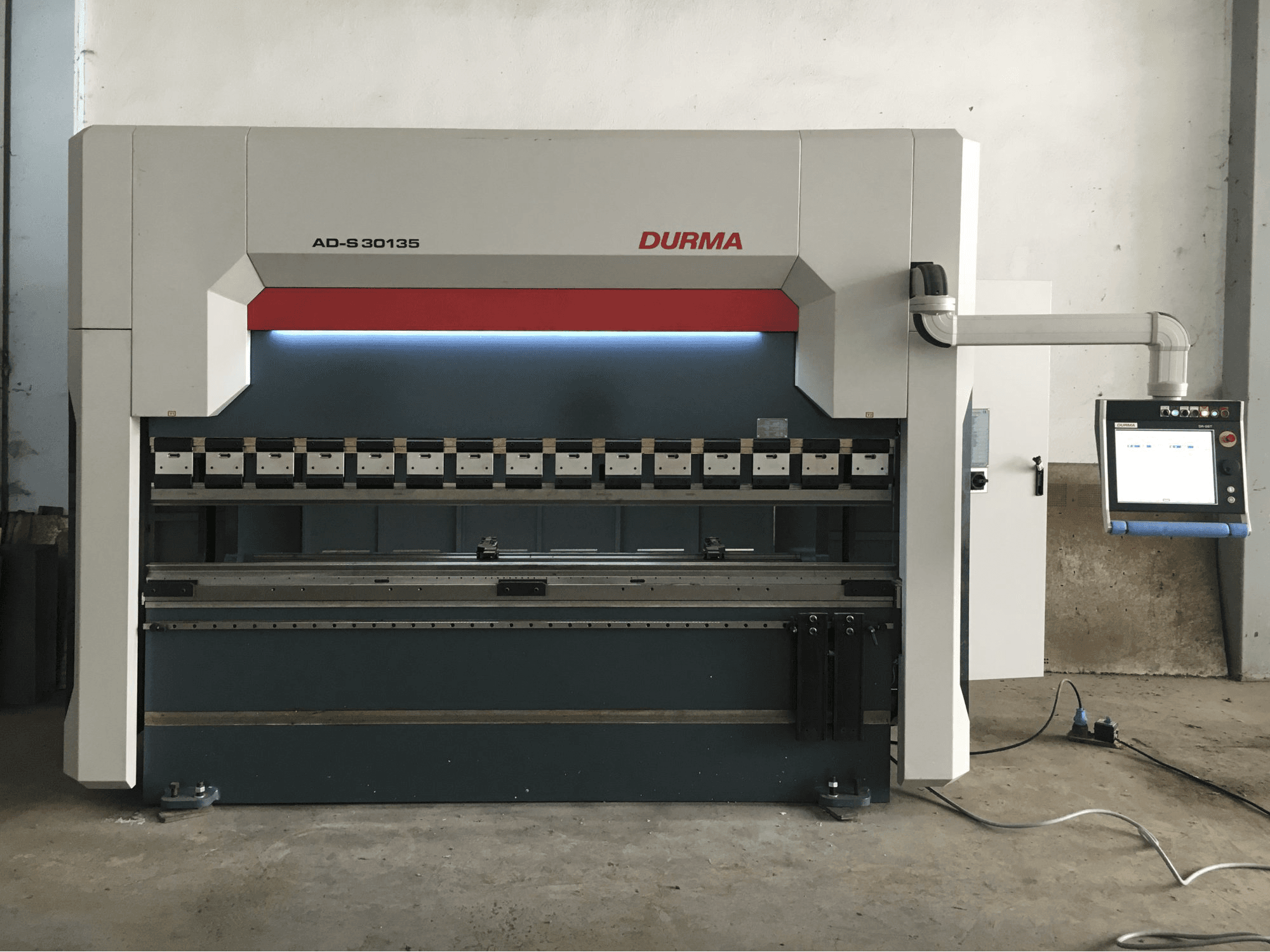 Mašīnas Durma AD-S 30135 pretskats