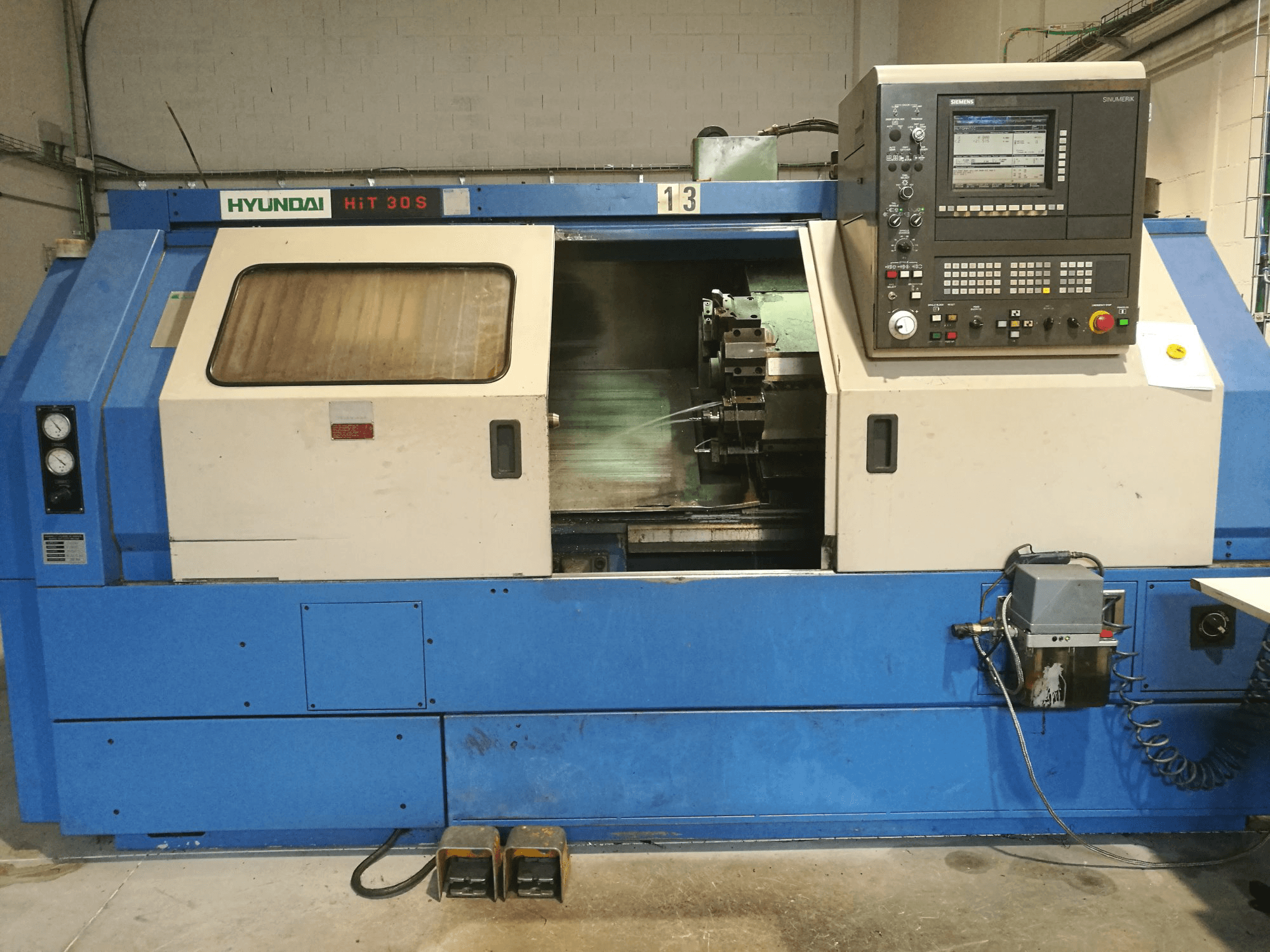 Mašīnas Hyundai Kia HiT-30S pretskats