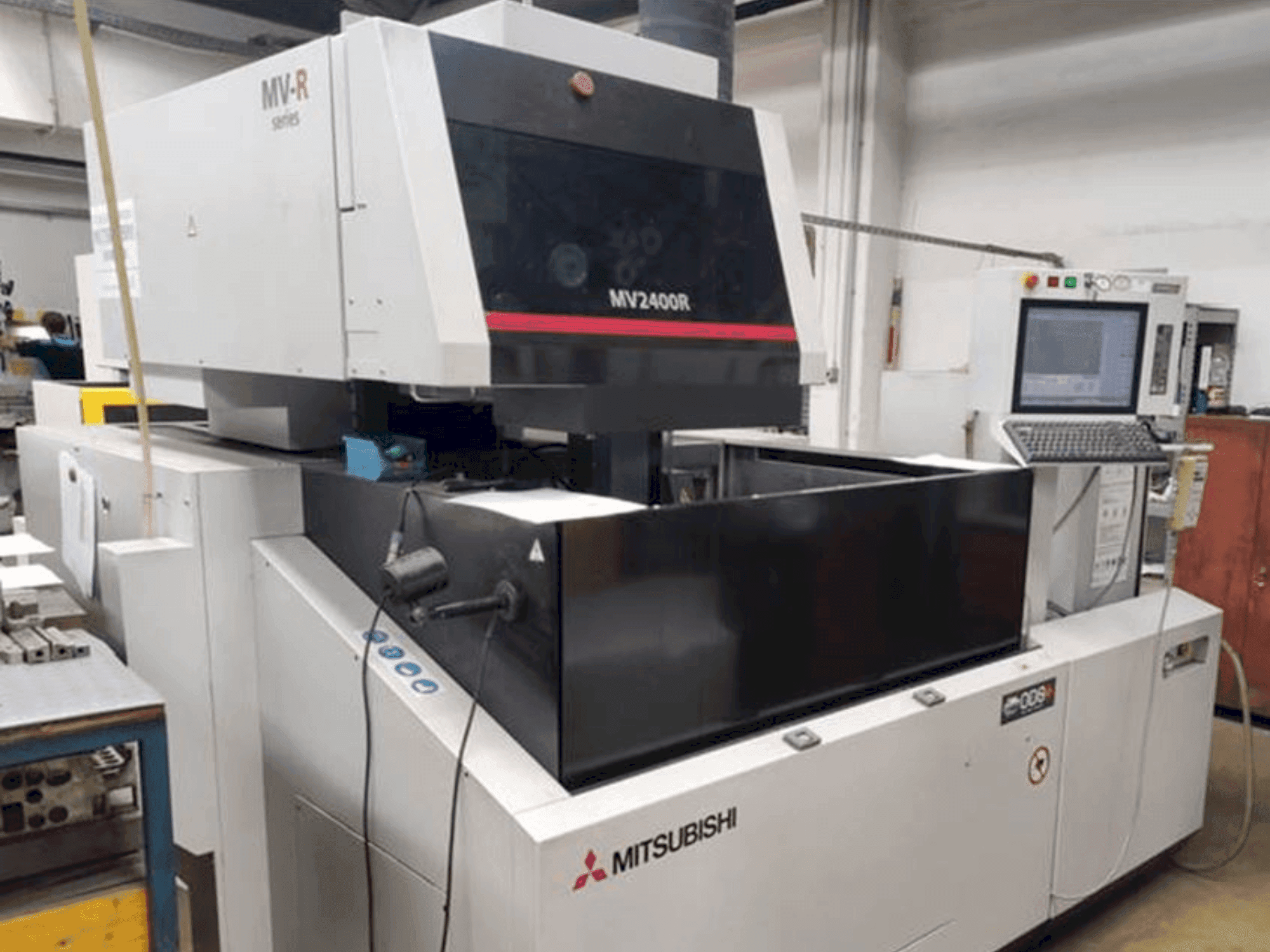 Mašīnas Mitsubishi Electric MV2400R pretskats