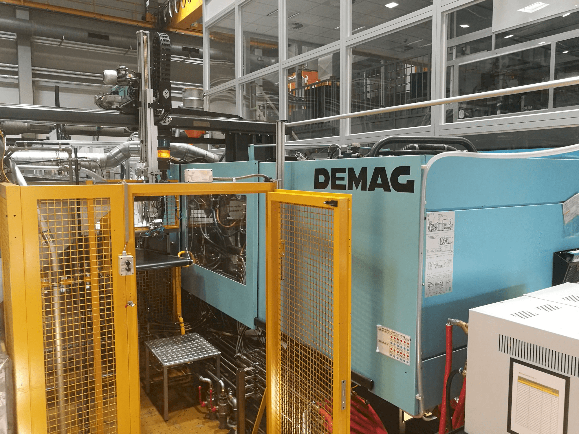 Mašīnas DEMAG Ergotech 330-2300 informācija