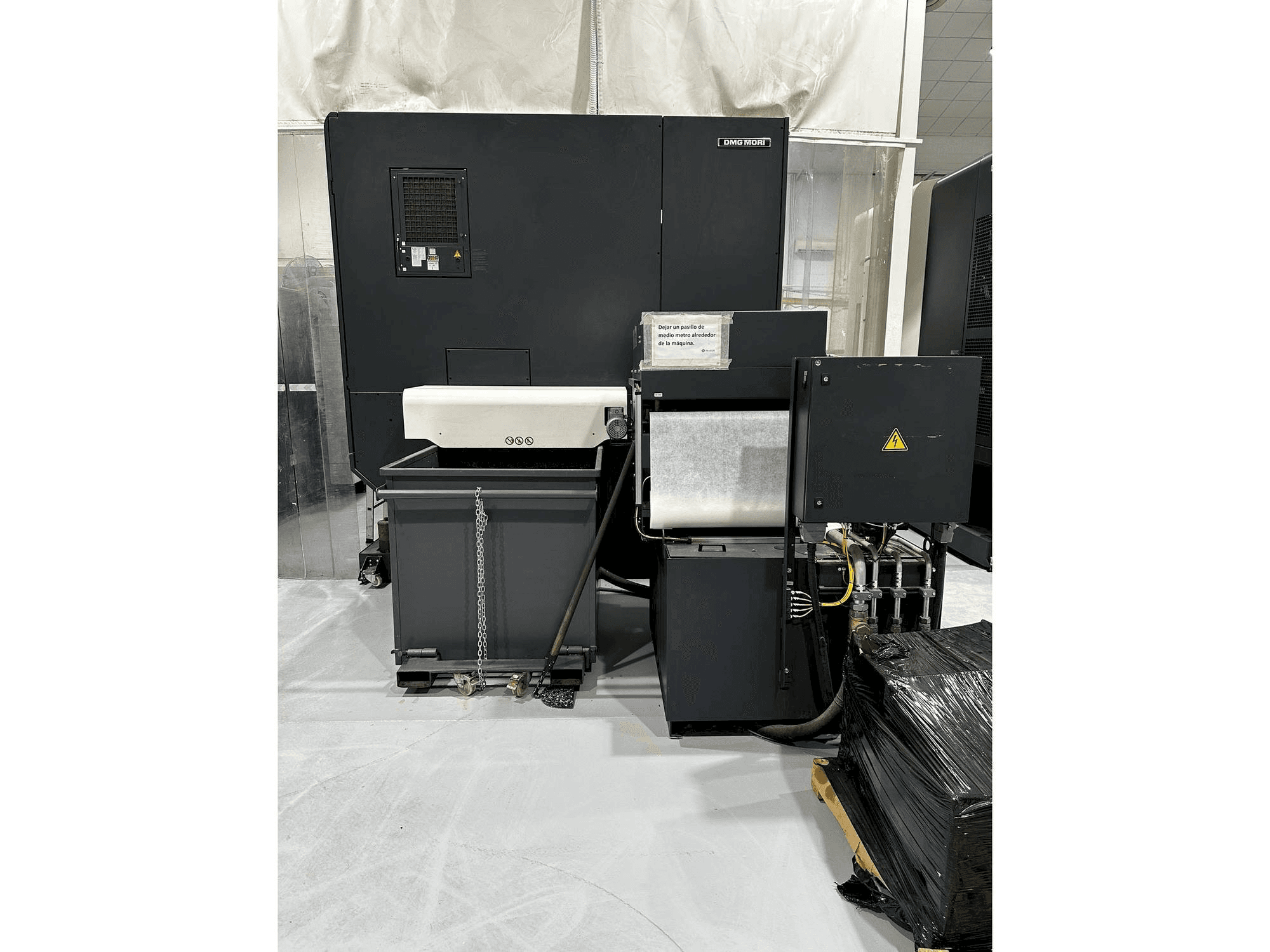 Mašīnas DMG MORI DMU 95 monoBLOCK skats no aizmugures