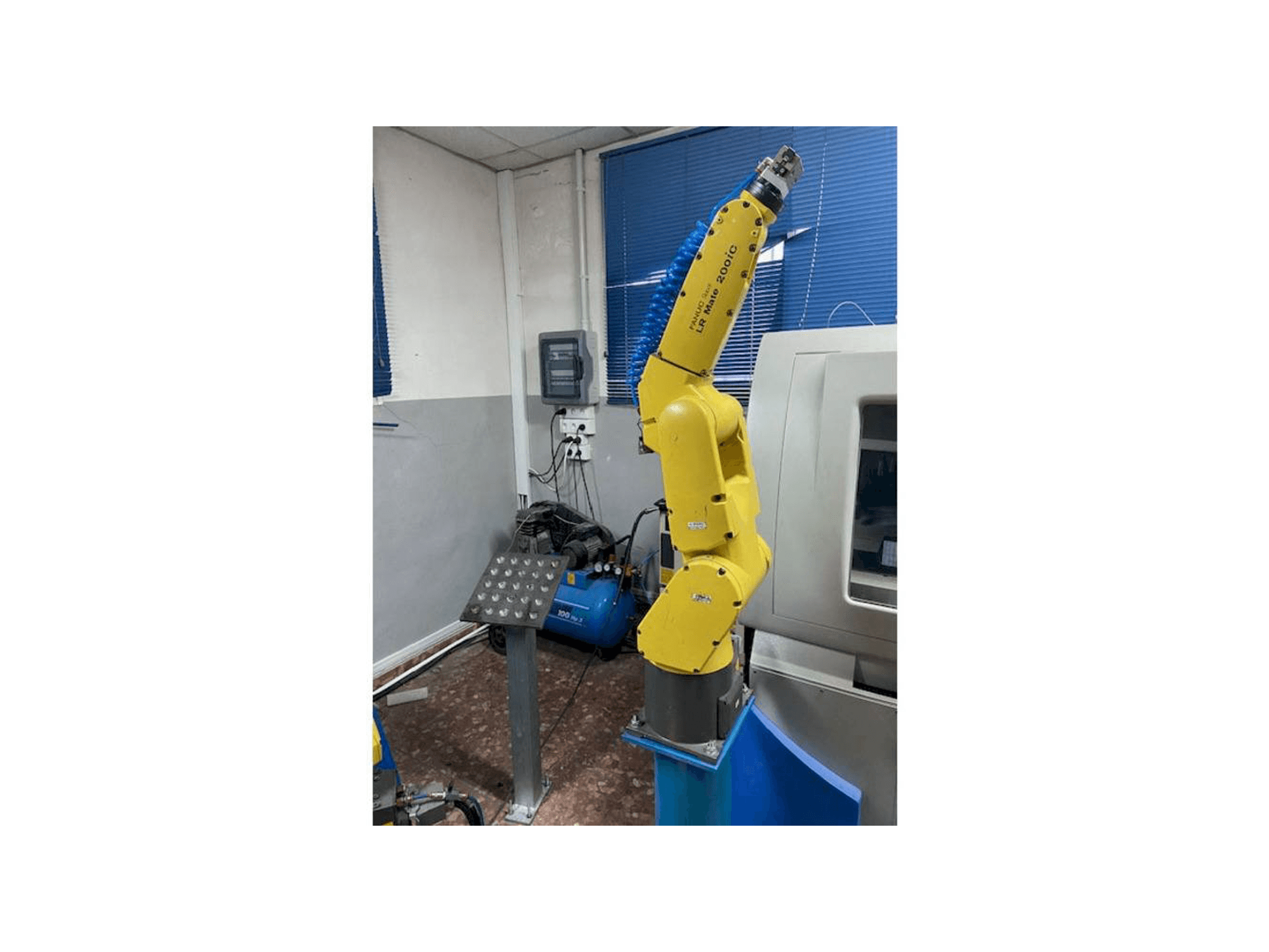Mašīnas FANUC LR MATE 200 ic pretskats