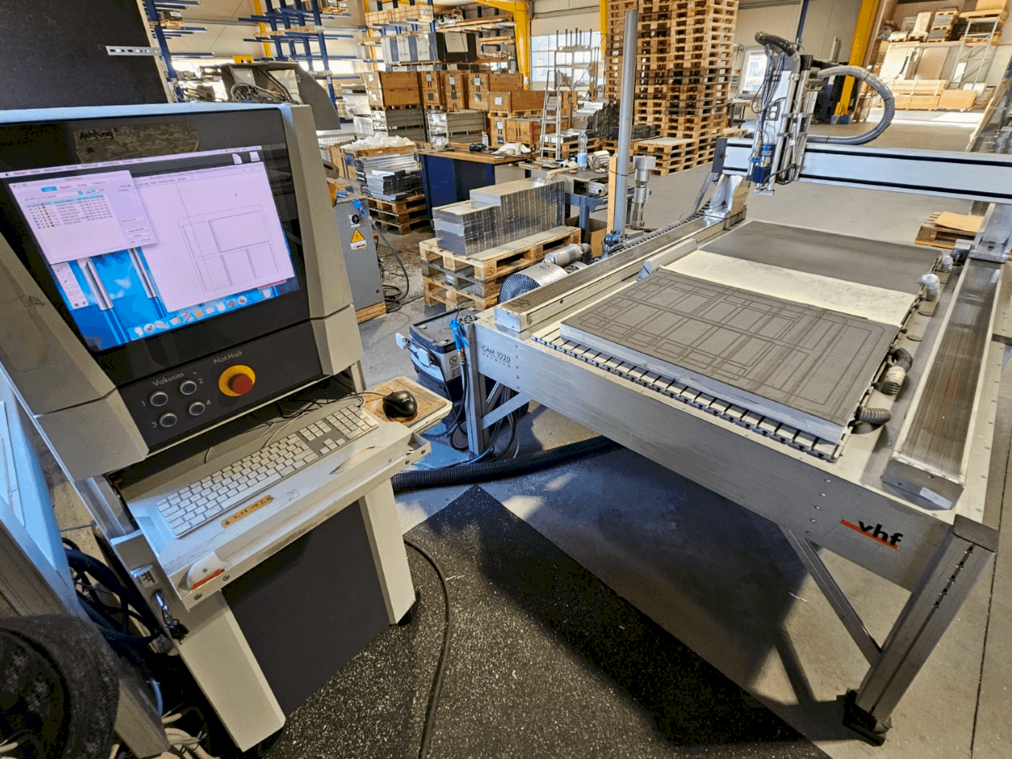 Mašīnas VHF CAM 1020 Premium pretskats