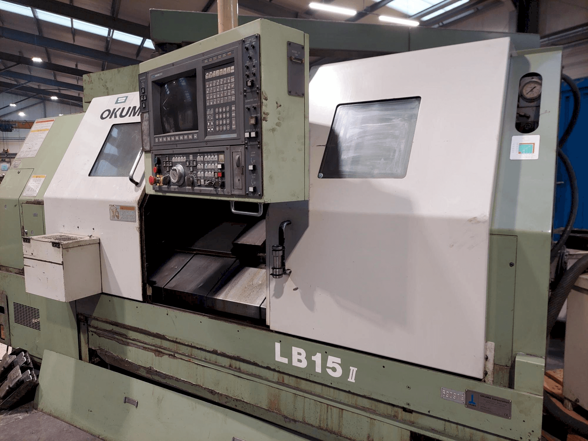 Mašīnas Okuma LB15 pretskats