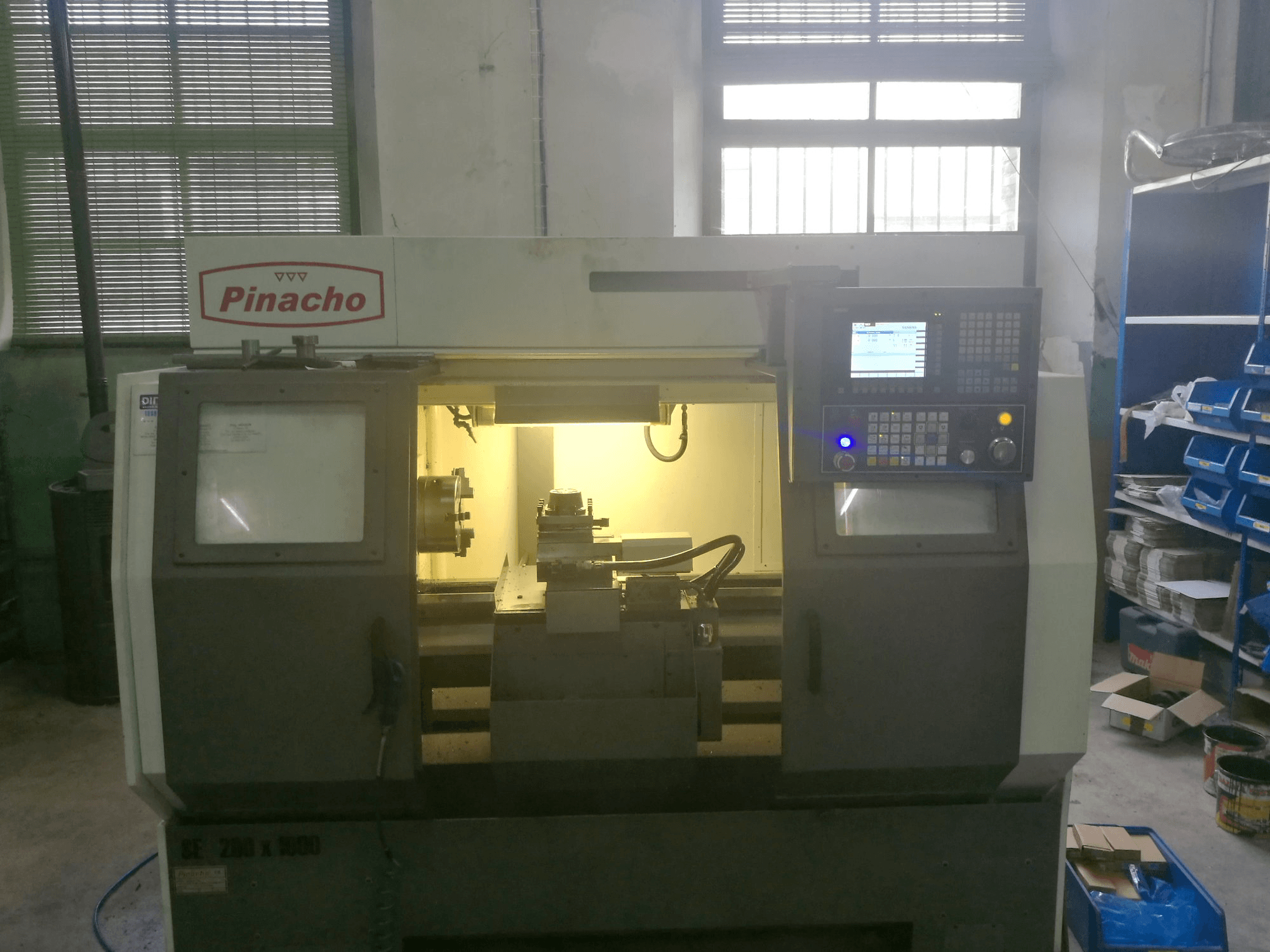 Mašīnas Pinacho SE-200 pretskats