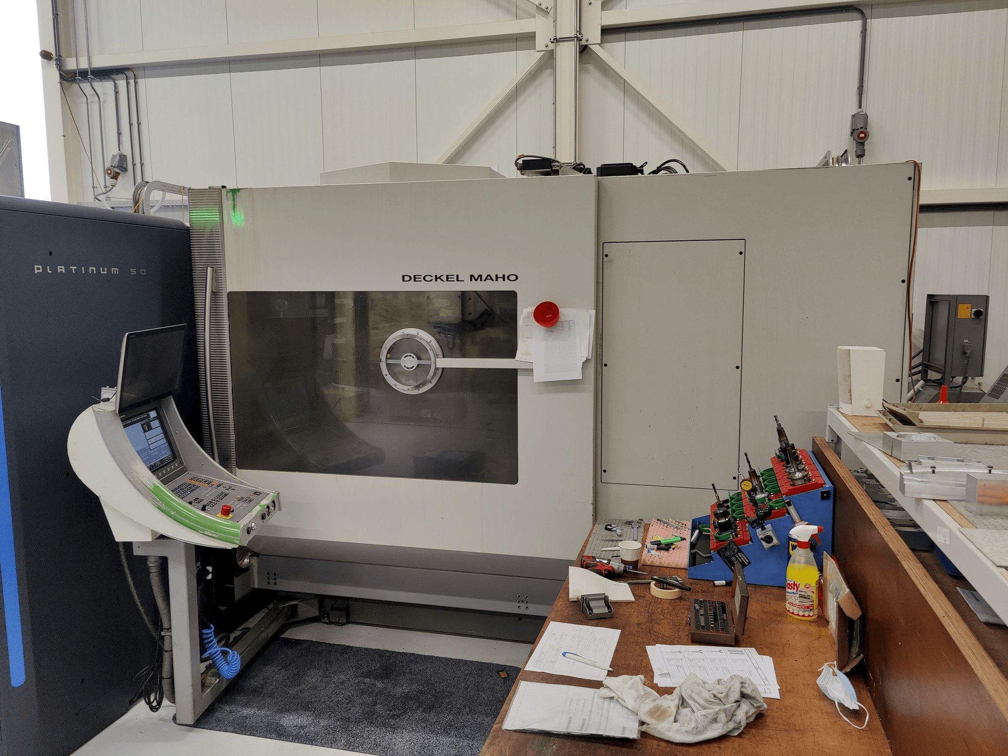 Mašīnas DMU 80P HD pretskats