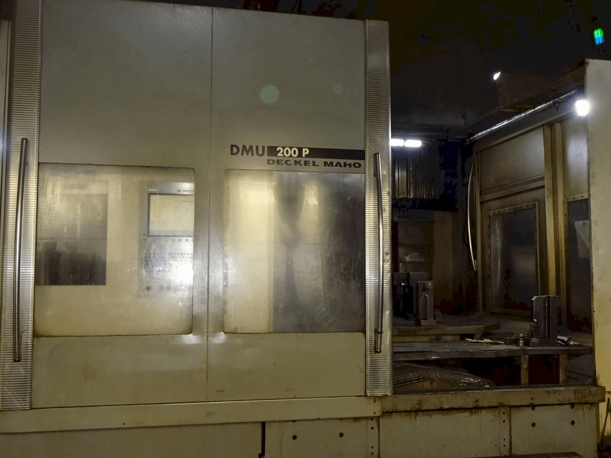 Mašīnas DECKEL MAHO DMU 200P pretskats