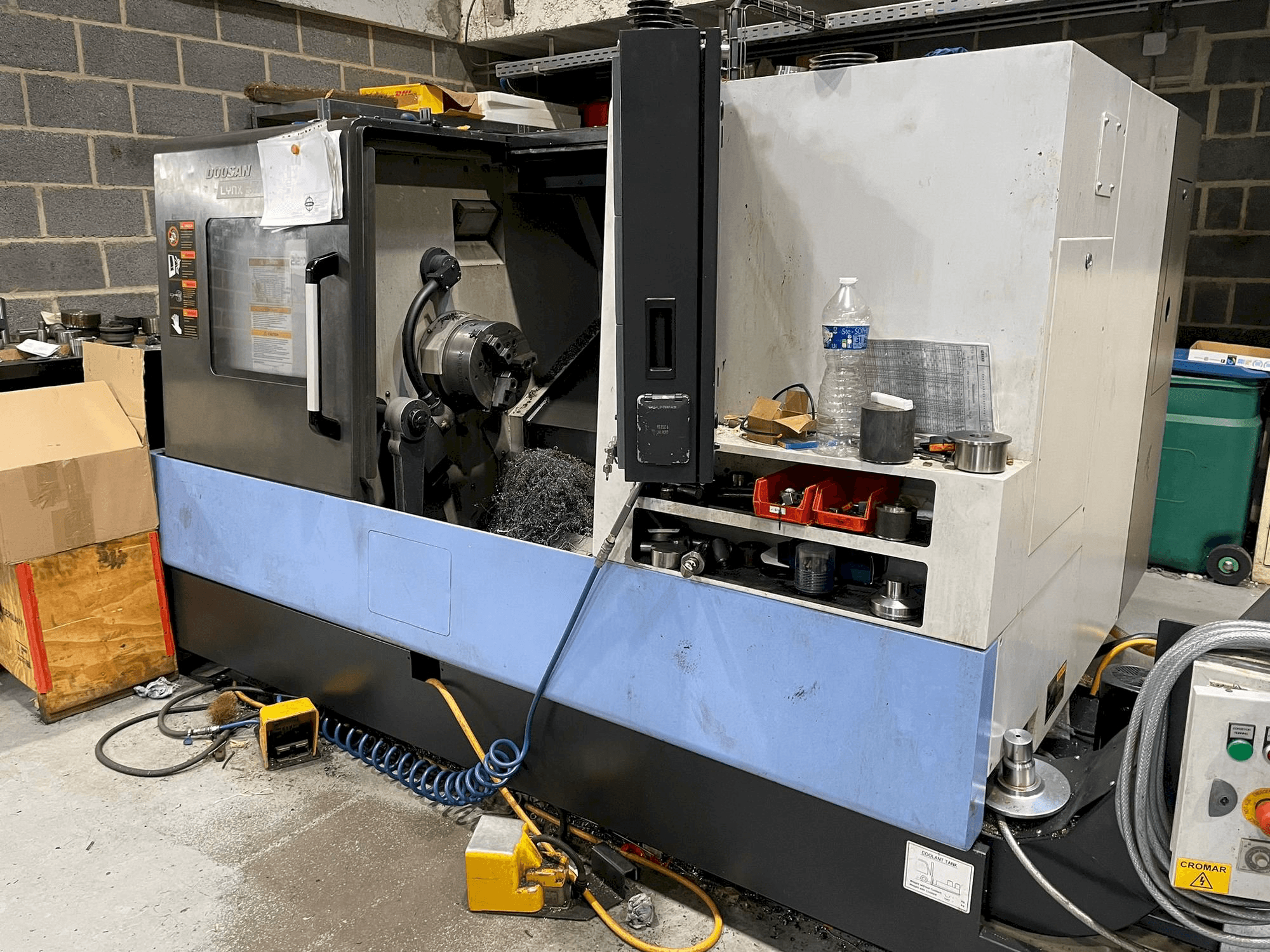 Mašīnas Doosan LYNX 300 pretskats