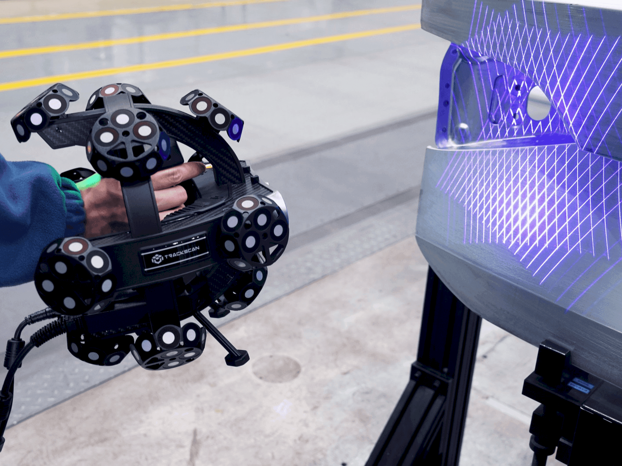 Mašīnas TRACKSCAN Sharp49 pretskats