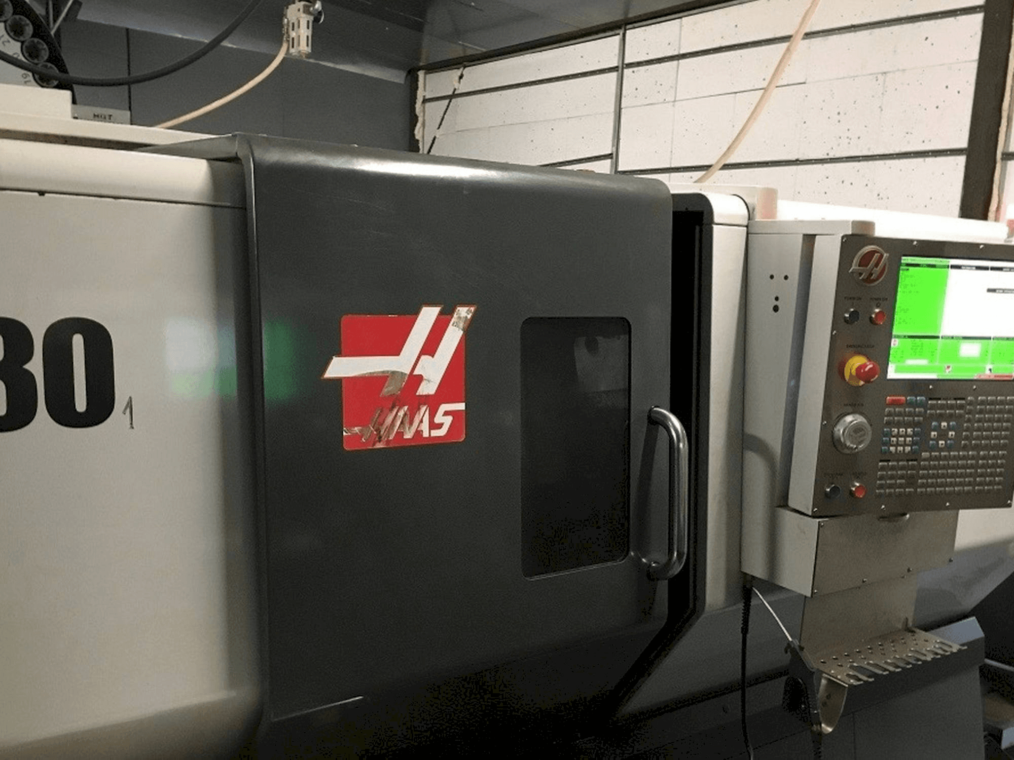 Mašīnas HAAS ST-30 pretskats