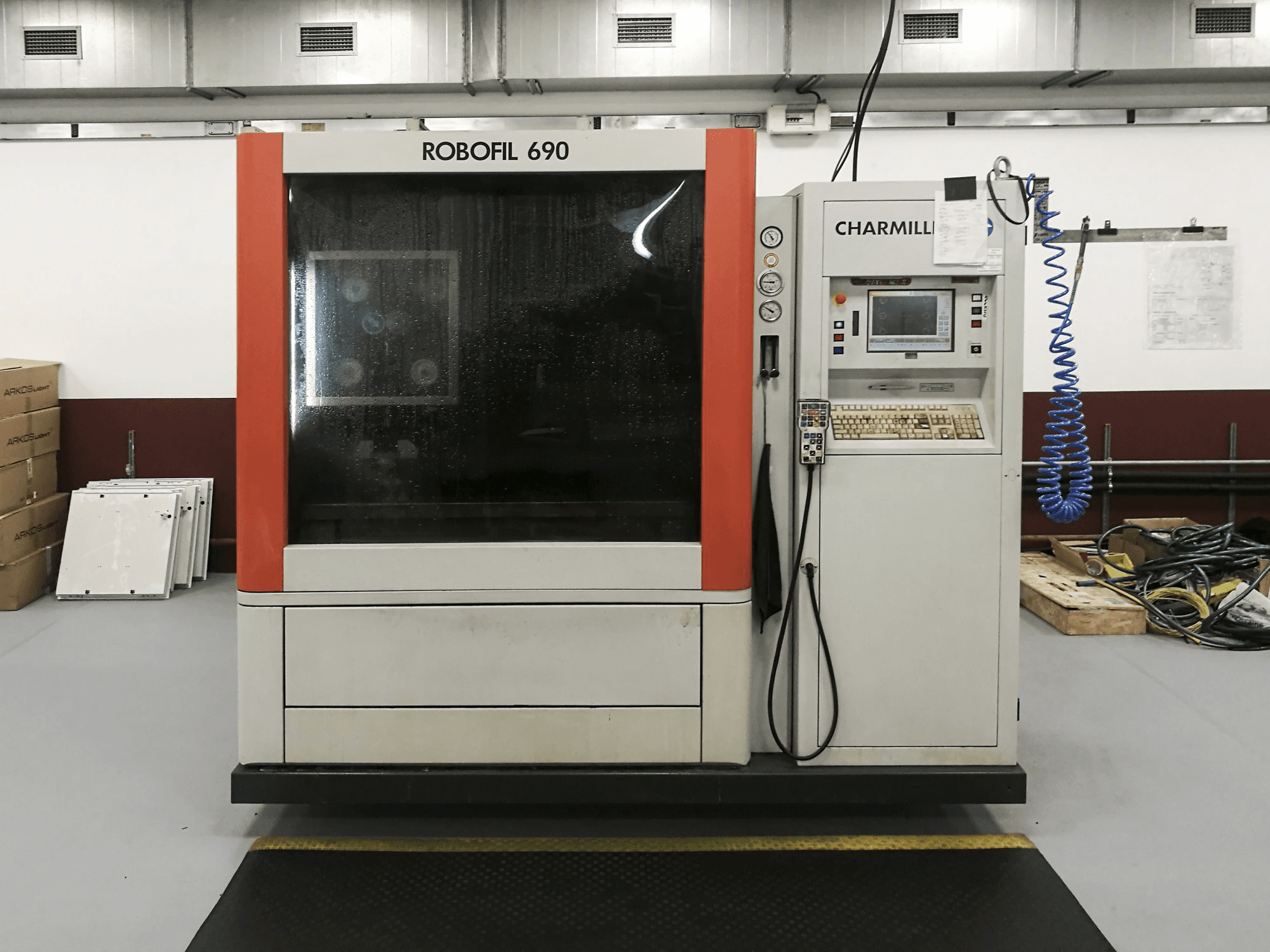 Mašīnas CHARMILLES ROBOFIL 690 pretskats